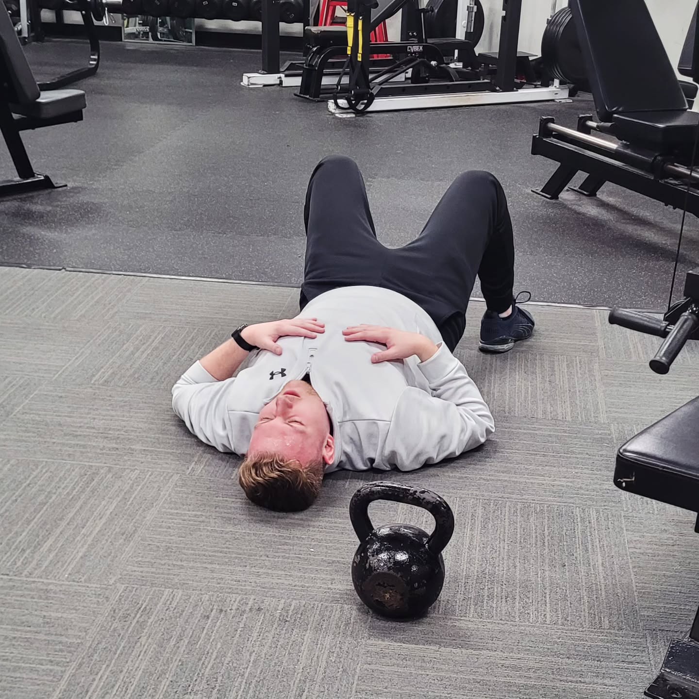 ⏰️No regrets⏰️
I don't ask for much (okay, maybe I do), but there is 3 things I expect from my clients.
1) Be kind to themselves 🫶
2) Give everything they have that day 💯
3) SHOW UP! not for me, but for themselves, because they deserve it. ⏳️
Ask yourself. If you were to switch bodies with the person you love ❤️ the most in life, how would you treat that body🤔 ?
#PersonalTraining
#Healthcoach #FitnessMotivation #buffalofit #BuffaloTrainer