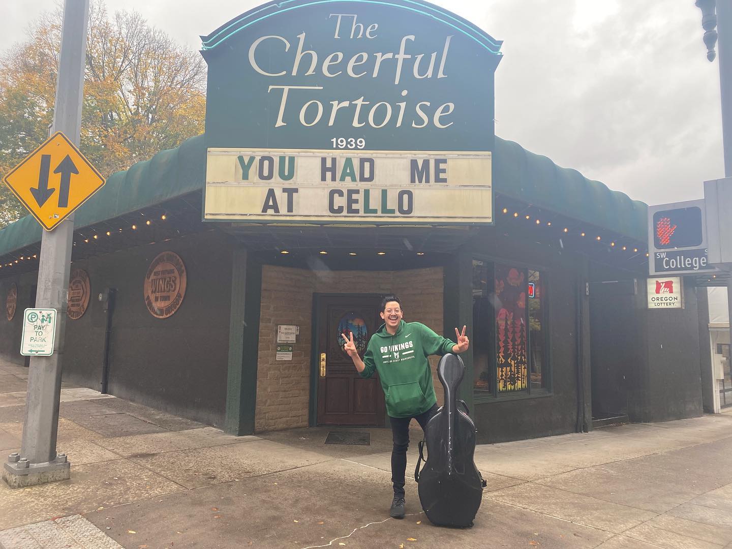 Look at what I came across today while with my Cello! I love Portland, and all its wonderful and quirky things I encounter on the daily in this city! 🎻💖🥂