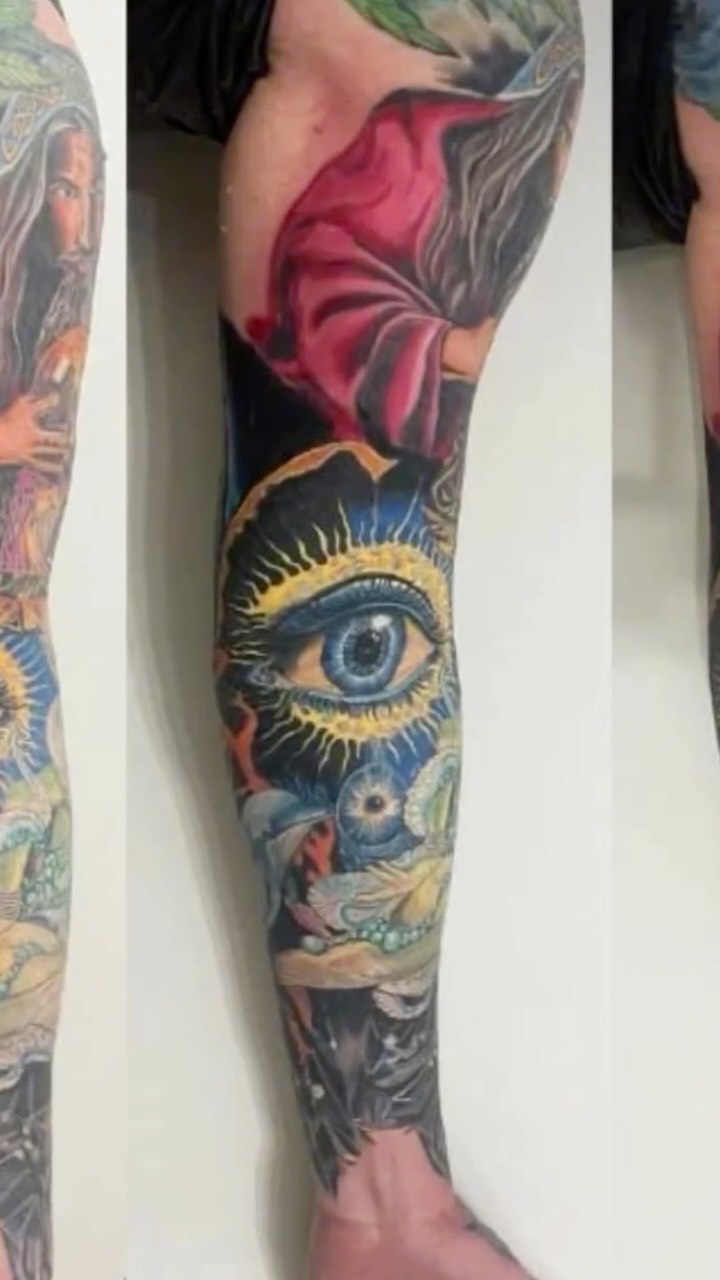 Ettiene recently popped in for a visit and we pinned him down to document all the work Milo has done for him. Ettiene loves bold colour and design and Milo had a blast doing these for him. Thanks for the support bud, it’s always a pleasure to see you!
DM us for your own custom design.