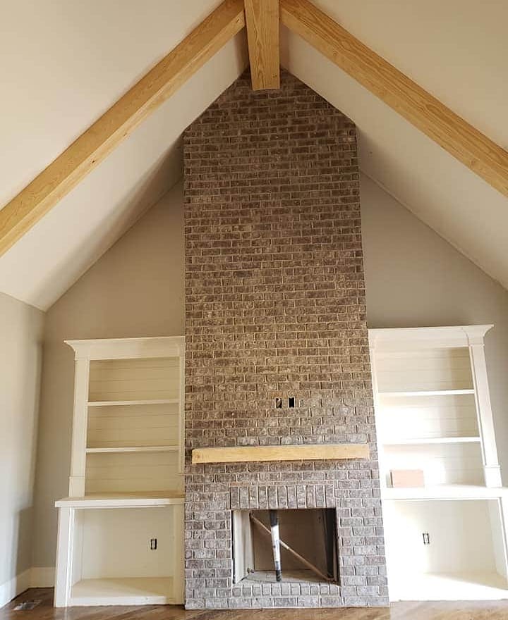 Vaulted ceiling ✔
Brick fireplace ✔
Built-in bookcases ✔
Floating mantle ✔
Ceiling beams ✔
Stain, chandelier and cabinet doors and hardware coming soon. This is going to be a cozy #keepingroom for these home owners.🧱
#customhome
#customehomebuilder
#jontotherowconstruction
#brickfireplace
#vaultedceiling
#floatingmantle
#ceilingbeams
#builtinbookcases
#keepingroom
