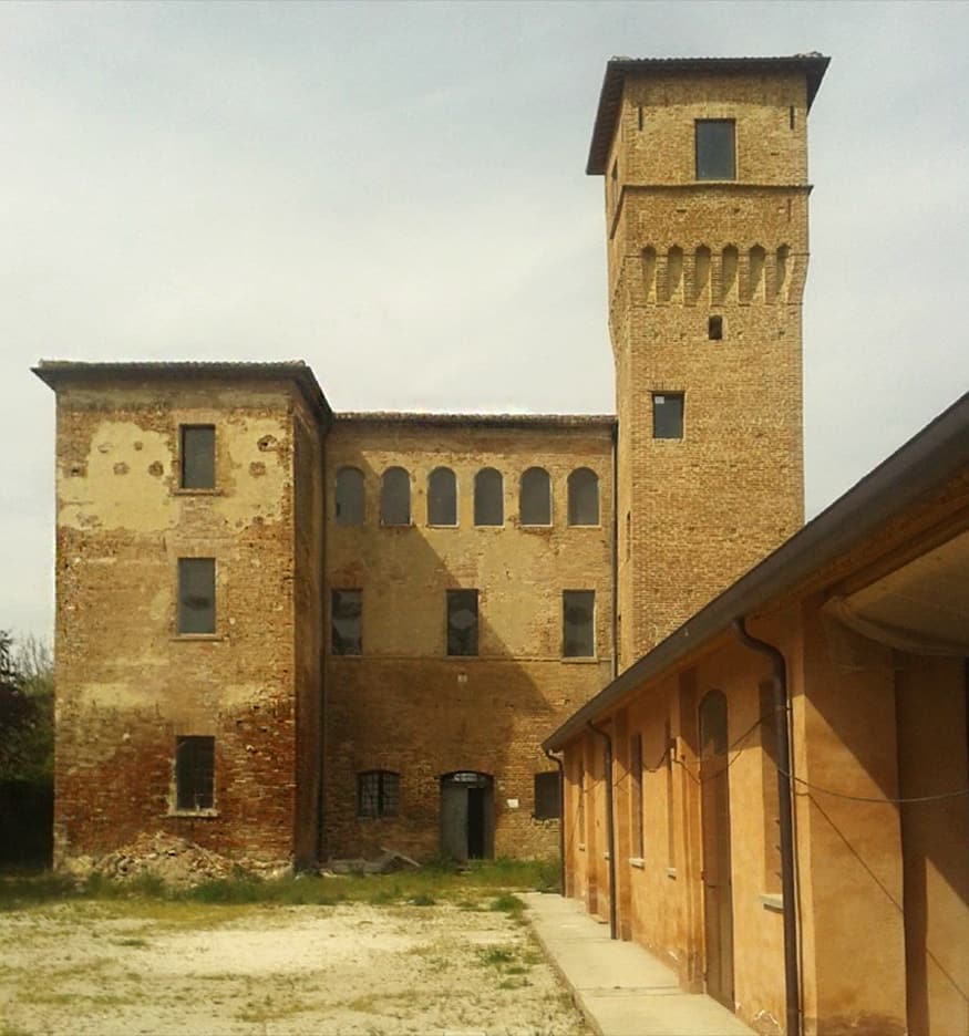 Il Palazzo Pio di Tresigallo (FE) é un'importante opera palaziale del Ducato estense, costruita nei primi decenni del Cinquecento. Appartenne ai Pio tra il XVII e XVIII secolo, e, dopo varie vicissitudini, giunse nelle mani del Comune di Tresigallo nel 2009.
Il restauro avvenuto nel 2017, ha coinvolto lo Studio ASP.ILT, insieme ad altri studi. Ha riguardato opere di consolidamento e miglioramento sismico della copertura, dei solai e delle pareti in muratura. Inoltre è stata riprogettata la scala interna della Torre Nord ed è stato allestito un museo nelle ex scuderie.
Per saperne di più visita la sezione news su www.aspilt.it
.
.
Foto di ASP.ILT
.
#restauro #restauroconservativo #restaurobeniculturali #restaurolapideo #restauroarchitettonico #conservation #conservazione #conservazionedeibeniculturali #historical #building #heritage #tresigallo #ferrara #vivoferrara #volgoferrara #igersferrara #ig_ferrara #vivoemiliaromagna #volgoemiliaromagna #igersemiliaromagna #ig_emiliaromagna #volgoitalia #igersitalia #igitalia #vivoitalia #beniculturali30