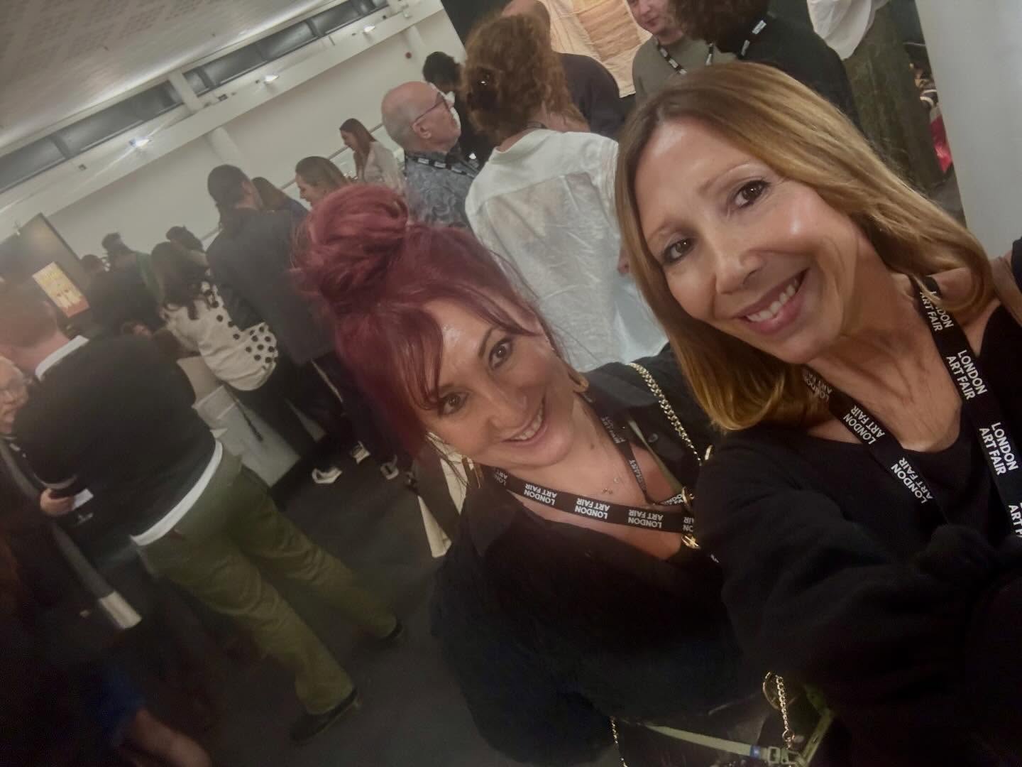 Making the most of our perfect location next to the bar!! @londonartfair
@thehydegallery
@annabel_hill_loureiro_art
@gillian.brett
@artjudithbrenner