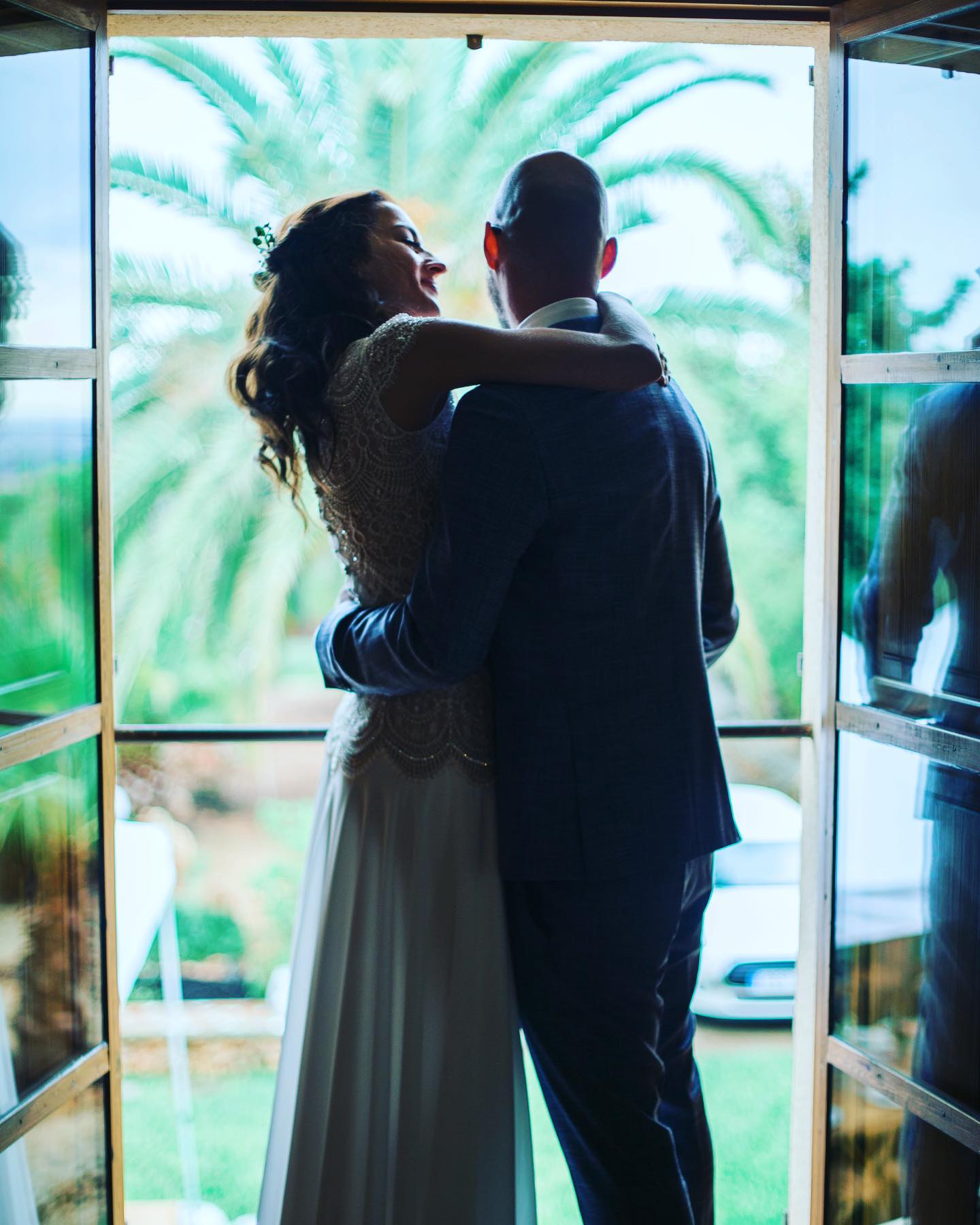 Back to the future... so many things that I have been missing in one picture. I miss my lovely wedding 👰 couples and to travel the world 🌎 again. Hopefully life will be different soon. Until then keep strong and healthy! #weddingdress #wedding #weddingphotography #weddinginspiration #hochzeit #mallorca