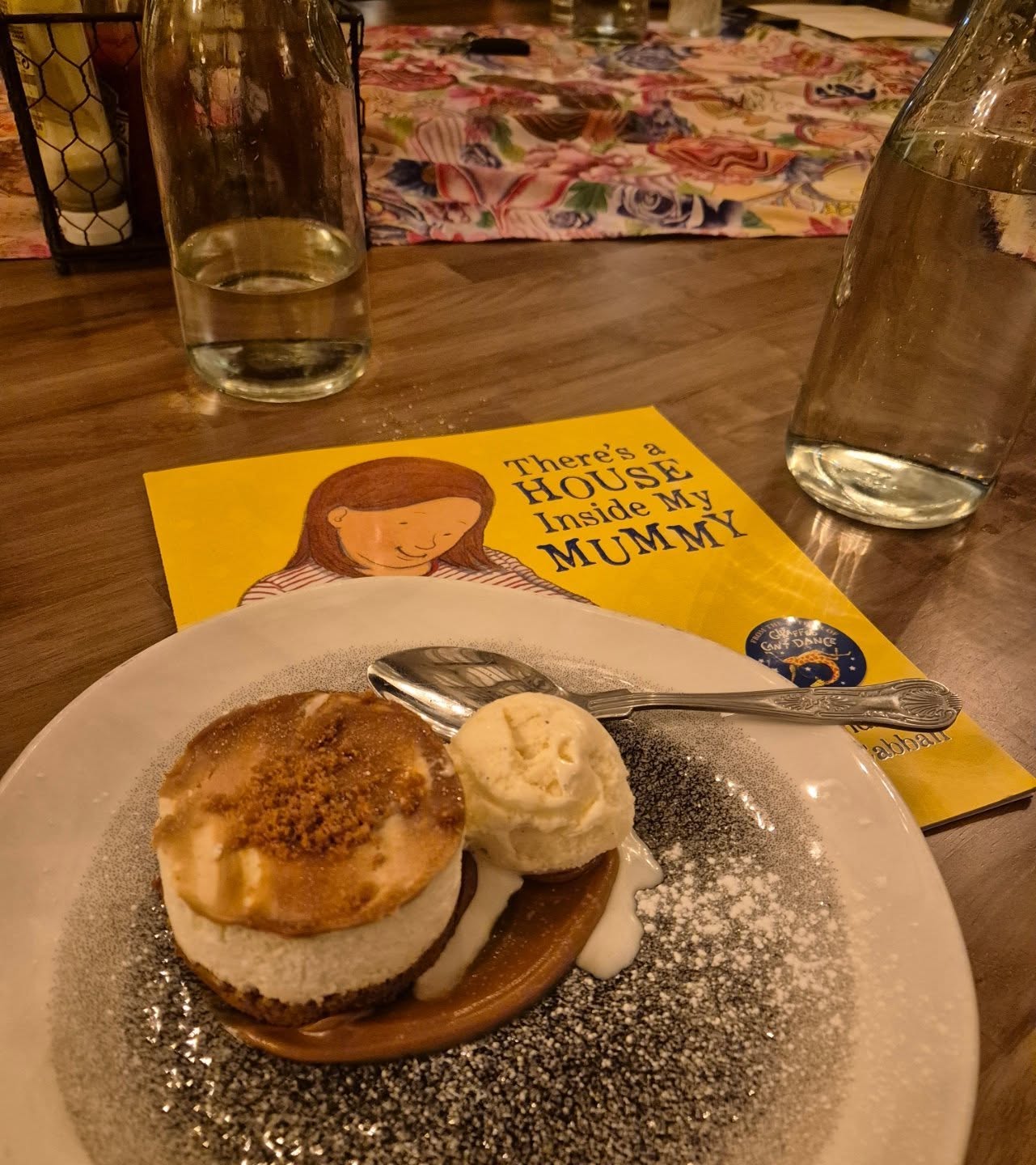 We had a wonderful pudding club & Home birth group last night.
I am rating my cheesecake 10/10
Hartford hall provided us a lovely space where we chatted all about what the home assment is, things we may want to have at a home birth, and shared lots of giggles.
Our youngest member enjoyed the group aswell!
The group is free to attend, open to all, a way to make some new & expantant parents in the area, gain support and build community.
My table cloth getting more use @wombtoworldart
@hartfordhallcheshire
@pbycheshire
Big thanks to Donna for supporting me and the group!
@doulad.cheshire