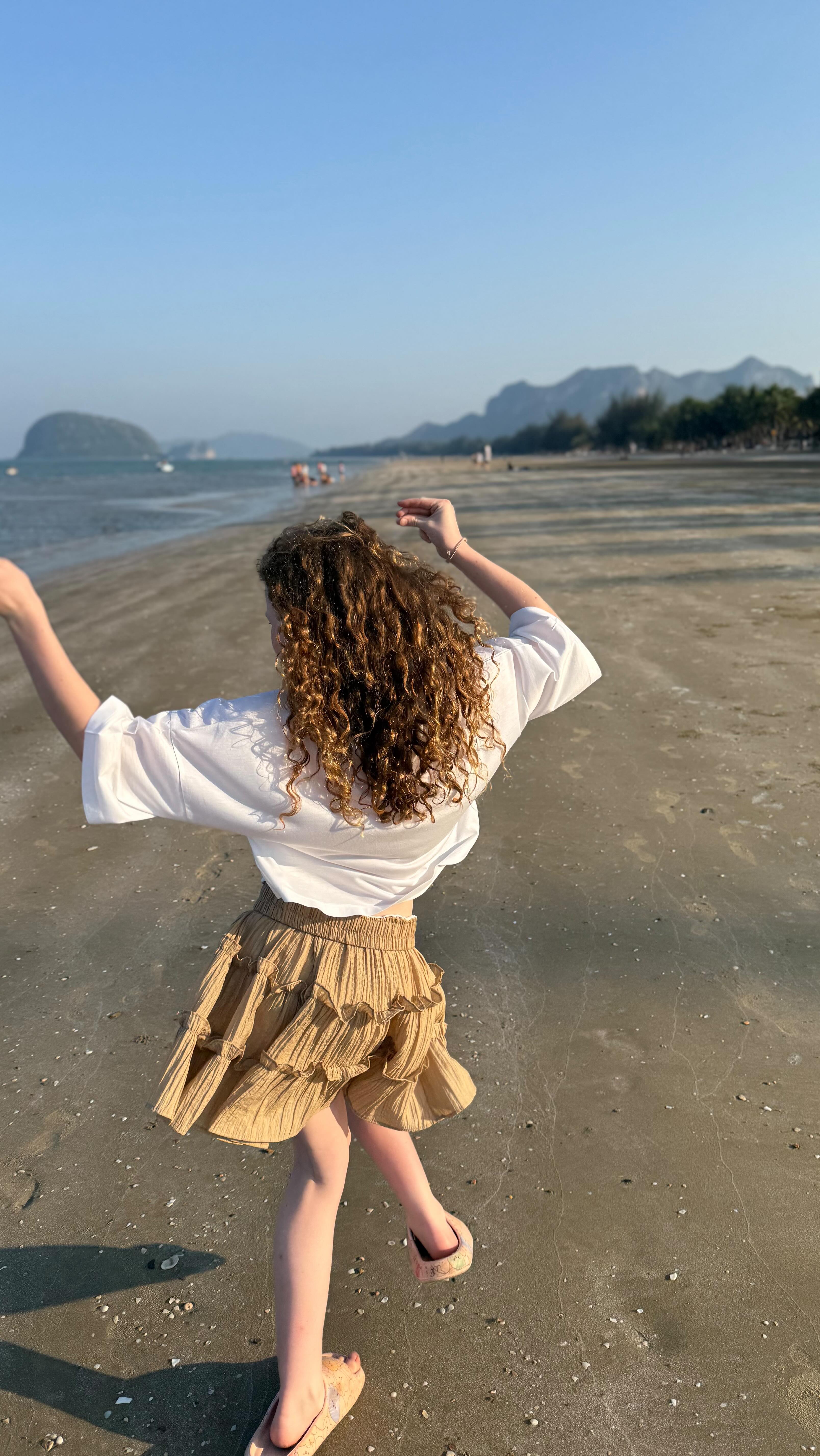 If I were to visualize freedom,
freedom to choose what you want to do in life.
Freedom to be who you want to be.
Freedom to choose who you want to spend life with.
Freedom to say what is on your mind.
And also, freedom to wear the clothes you like.
Freedom to keep your hair the way it feels good.
Freedom to dance outside when everyone can see you.
Freedom to walk the streets by yourself.
Freedom to be.
If I were to visualize freedom, this would be it.
#seventhseries #womensrights #womenlifefreedom #freeiran