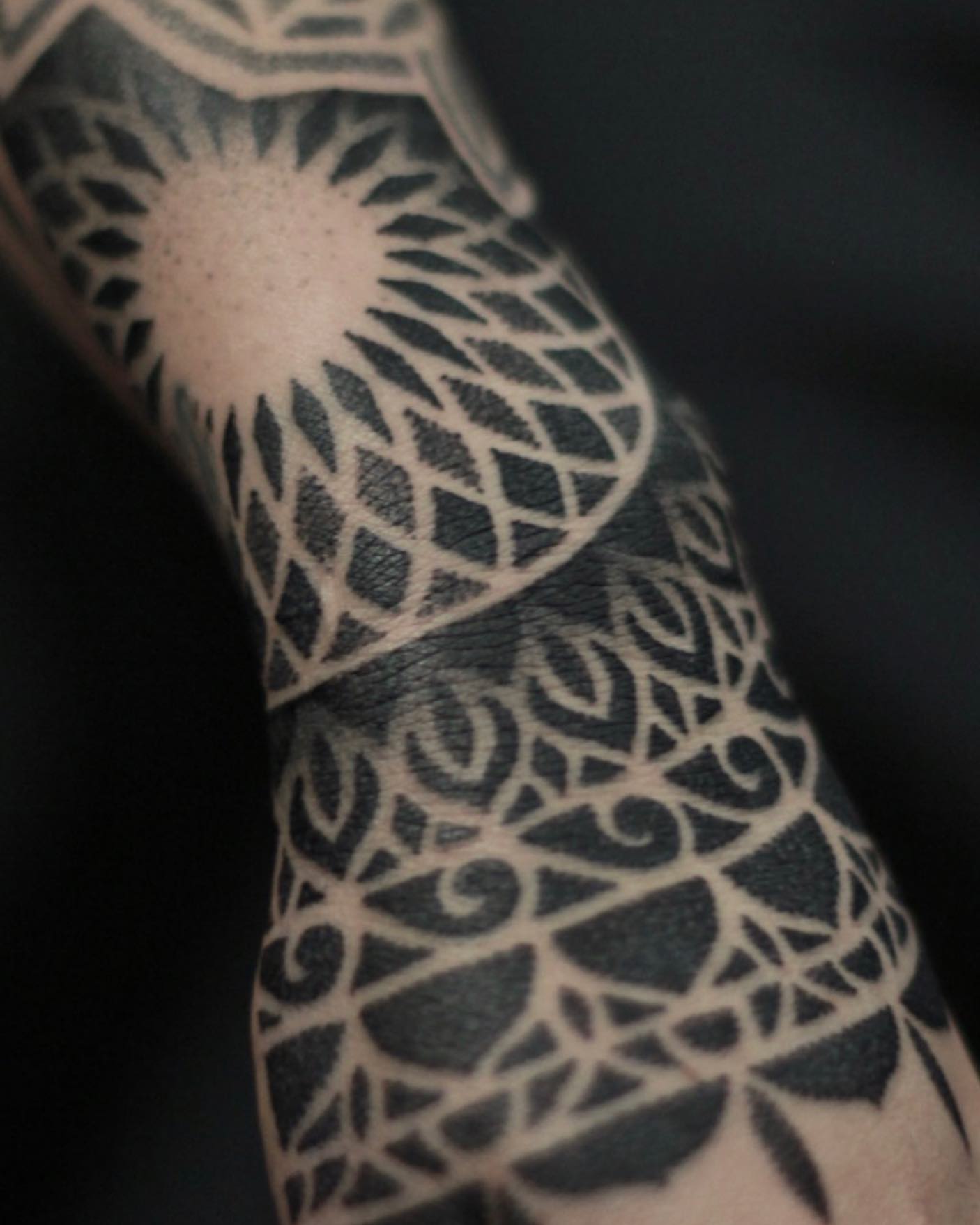 Hand Shot #visalia #tulare #lemoore #fresno #tularetattoo #pathfindertattoo #visaliatattoos #fresnotattoos #aaronleroi #tattoo #blackwork #dotwork #lemoore #mandala #mandalatattoo #mandaladesign #mandalaart #mandaladrawing #dotworkmandala #dotworktattoo #blacktattooart #geometrictattoo