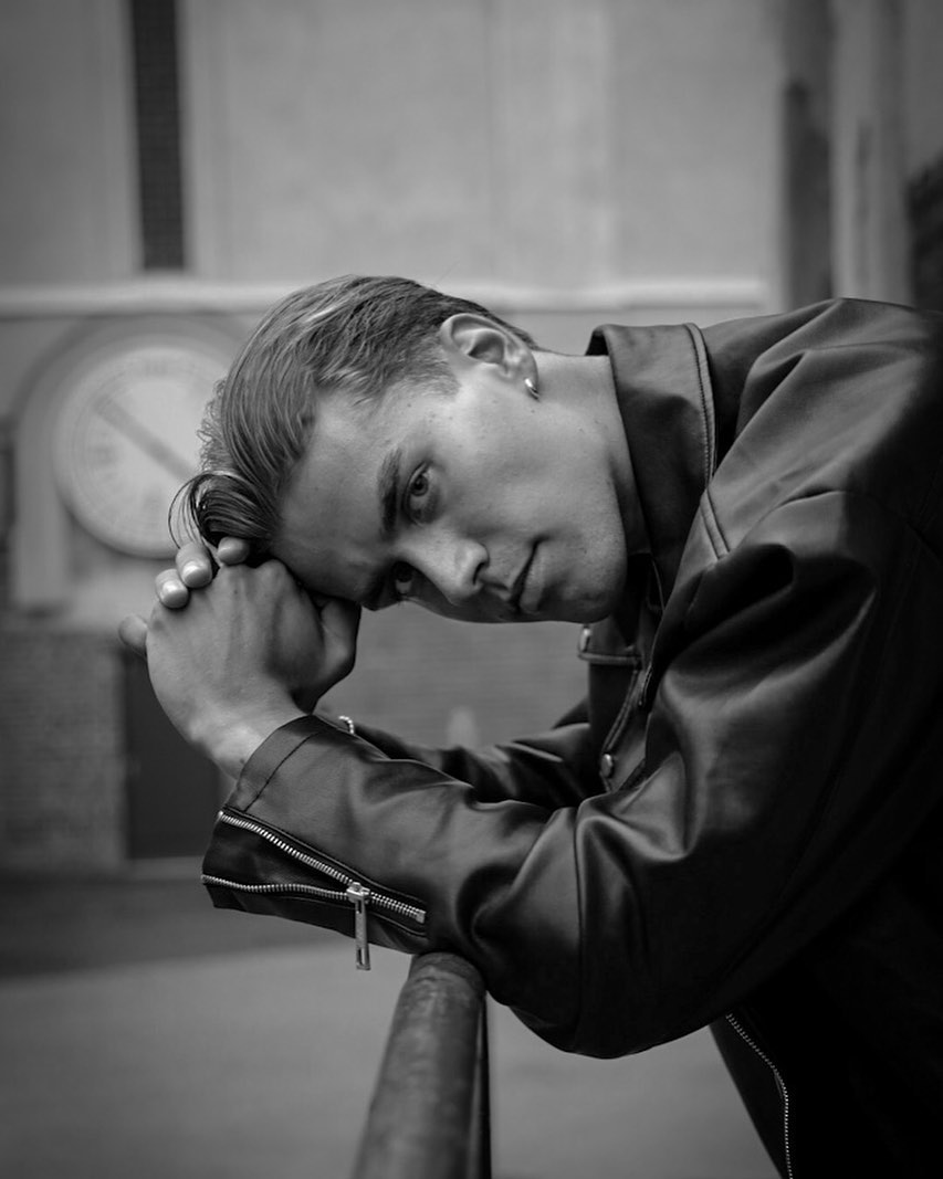 Watching you..
#valokuvaus #mustavalkoinen #valokuvaushelsinki #potrettikuvaus #potrettikuvausmiljöössä #henkilökuvaus #henkilöbrändi #valokuvausta #helsinki