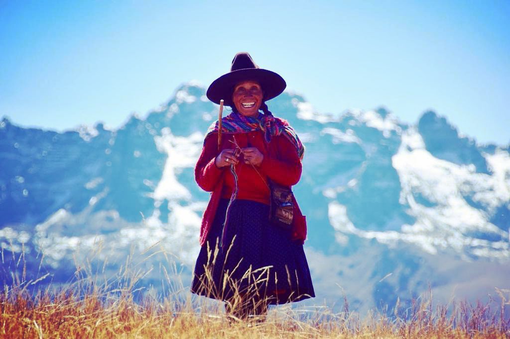 Pian piano ritornano le immagini dei nostri paesaggi preferiti, e tornano gli incontri quotidiani con i volti e i sorrisi dei comuneros delle Ande che circondano i luoghi delle nostre uscite in 4x4 nella regione del Cusco. È passato tanto tempo e sarà difficile tornare interamente alla normalità ma il Perù ci aiuterà ancora una volta!#
.
.
.
#peruresponsabile #turismoresponsabile #peru #peruigers #cusco #palccoyo