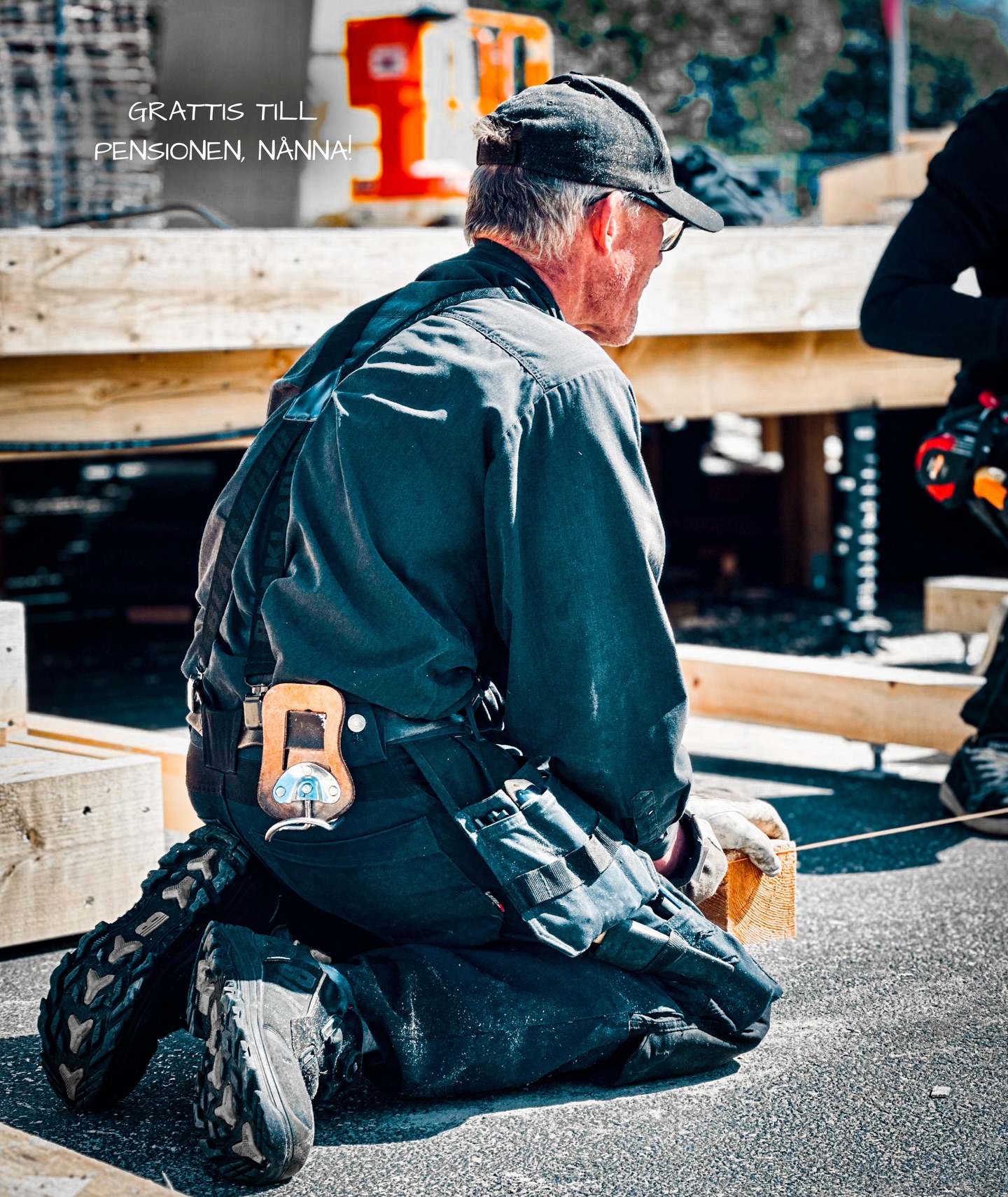 Idag går vår rivarkung 👑 och glädjespridare Jan ”Nånna” Lange på en välförtjänt pension! Tack för alla fina utrivningar & allt fint jobb och njut nu av pensionen, bäste Nånna! 💐
#NybeByggentreprenad • #FamiljeföretagSedan1964