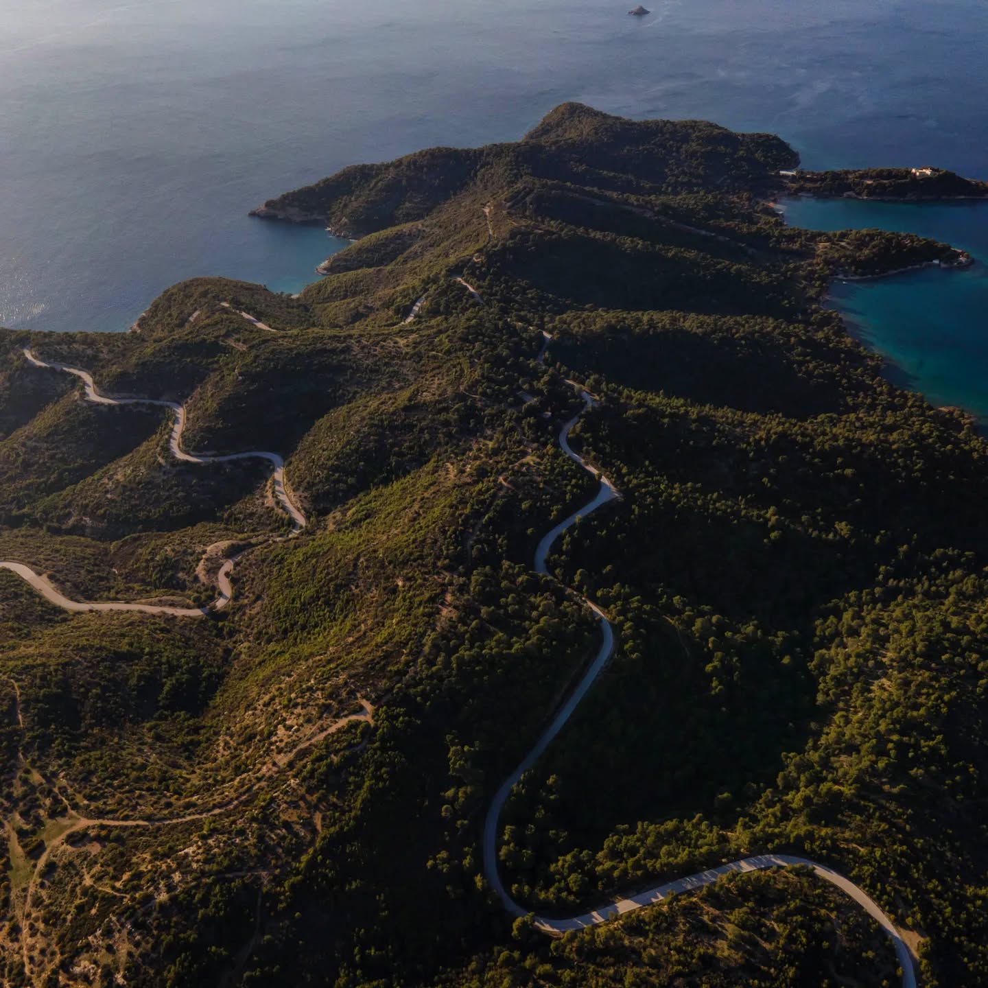 Service No.1: Tour Around the Island
A private tour for visitors who want to be introduced to the beauties of the island in a short time.
Visit our site (link in bio) and contact us for more.
#allaroundspetses #viptransfer #spetsesisland
📸 @jgeorgizas