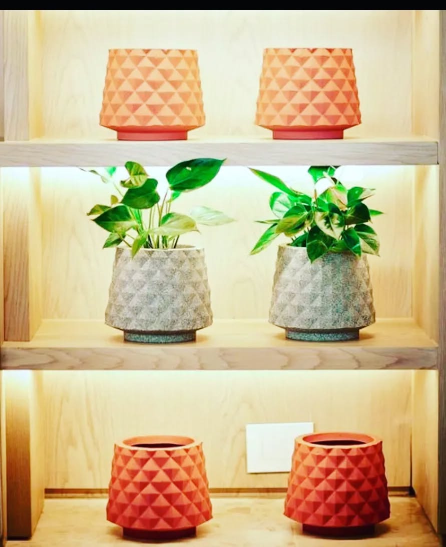 Coleção Reconcavo, da @vasapdesign .Temos pronta entrega no tamanho Grande. Consulte-nos pelo wathsaap
#vasos #reconheço #casap # #pvc #designerdeinteriores #decoração