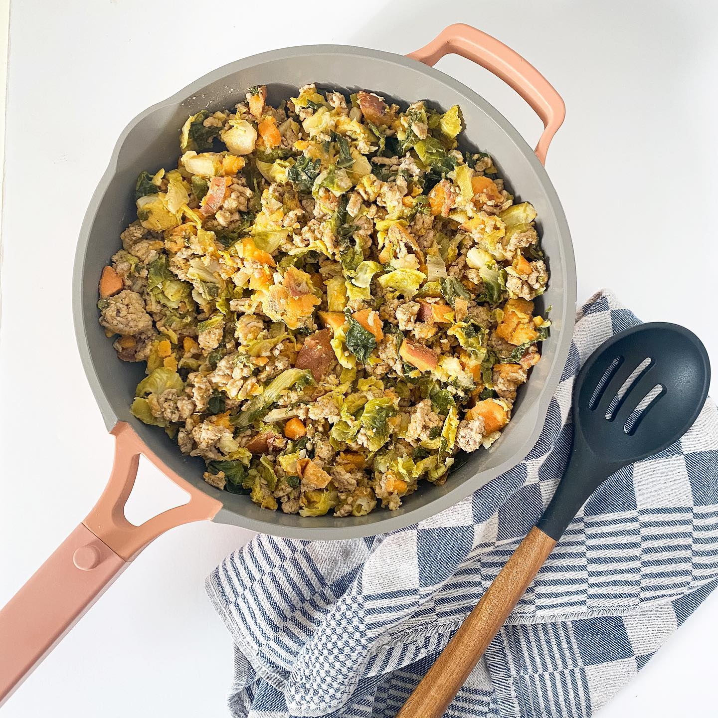 Balanced Breakfast Skillet 🥘
⠀⠀⠀⠀⠀⠀⠀⠀⠀
Try this simple and easy skillet to get your protein, carbs, and fats in for that first meal of the day! I like to cook it in bulk to have leftovers for several days and even freeze some for those unpredictable and busy weeks.
⠀⠀⠀⠀⠀⠀⠀⠀⠀
For so long we've been programmed to have mega carb loads for breakfast.. hello cereal, bagels, muffins, donuts, toast with jam, waffles! 🥐🥞🧁🍩 The first meal of the day is so important to set the stage for your blood sugar and insulin. These foods on a regular will spike and crash our blood sugar and stimulate a massive amount of insulin. This can dramatically affect our energy, mood, focus, metabolism, sleep, and hormones ⚡️
⠀⠀⠀⠀⠀⠀⠀⠀⠀
Rollercoasters aren't great - we need some stability! Whether you eat at breakfast or delay your first meal until later with extended fasting, this meal is balanced and full of nutrients.
⠀⠀⠀⠀⠀⠀⠀⠀
Balanced Breakfast Skillet 💫
• add 1-2 tbsp avocado oil or butter to heated pan
• brown ground meat (I typically do a combo of turkey and pork - but whatever you prefer!)
• add in 1-2 diced sweet potatoes
• add bunch of chopped brussel sprouts
• add in sliced/chopped apple
• add chopped greens! (I mix it up between kale, swiss chard, and spinach)
• salt and pepper to taste
⠀⠀⠀⠀⠀⠀⠀⠀⠀⠀⠀⠀⠀⠀⠀
It's pretty easy and cooking it in bulk makes reaching for a nutritious & balanced breakfast so much easier! I warm it up and add hot sauce to mine. A yummy breakfast doesn't need to be a sugar fix! 😋
⠀⠀⠀⠀⠀⠀⠀⠀⠀
Let me know if you give it a whirl 👋