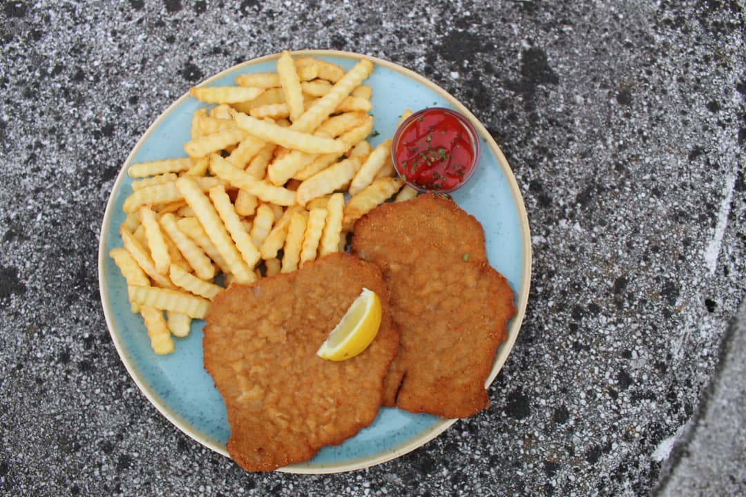 Schnitzel Pommes😍