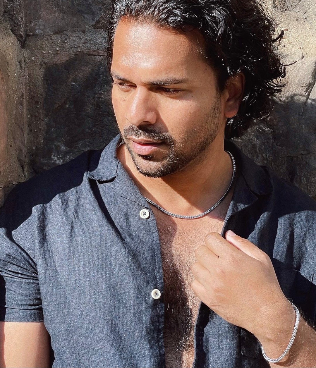 Shrikant @travelladdoo in our new stainless steel plaited fox chain necklace and bracelet set ⛓
#FredBennett #FredBennettMen #WearingFredBennett #mensstyle