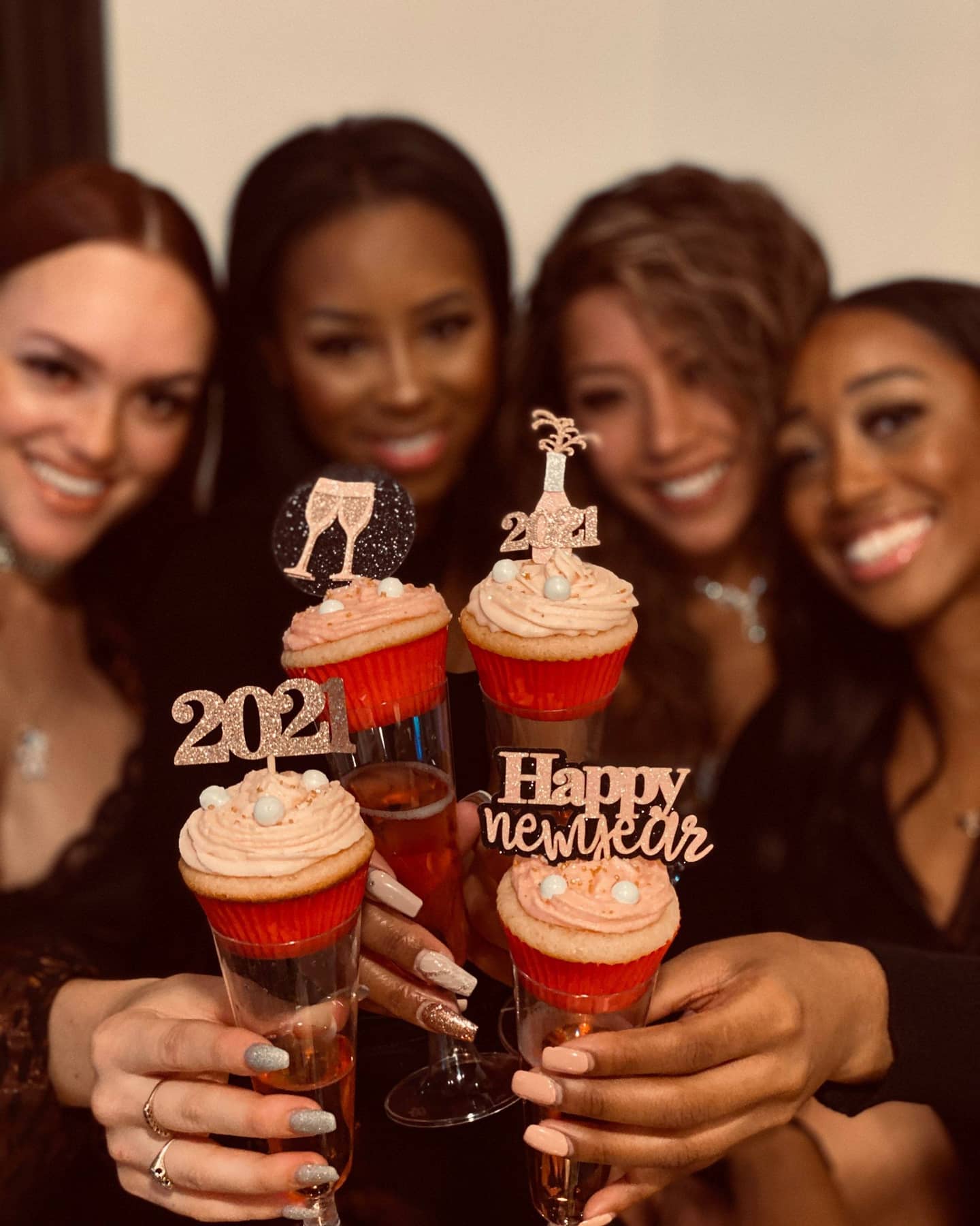 Love this share from @mslisaniike 🥰
Thank you for your order and support! You all are beautiful.
Happy New Years to you all! 🥳
Order your boozy cupcakes for your next event, game day, or just because it is Monday!
#cupcakes #drunkendesserts #alcoholincluded #alcoholicsweets #ordernow #champagne #happynewyear #drunk_baker #lasvegas #boozydesserts