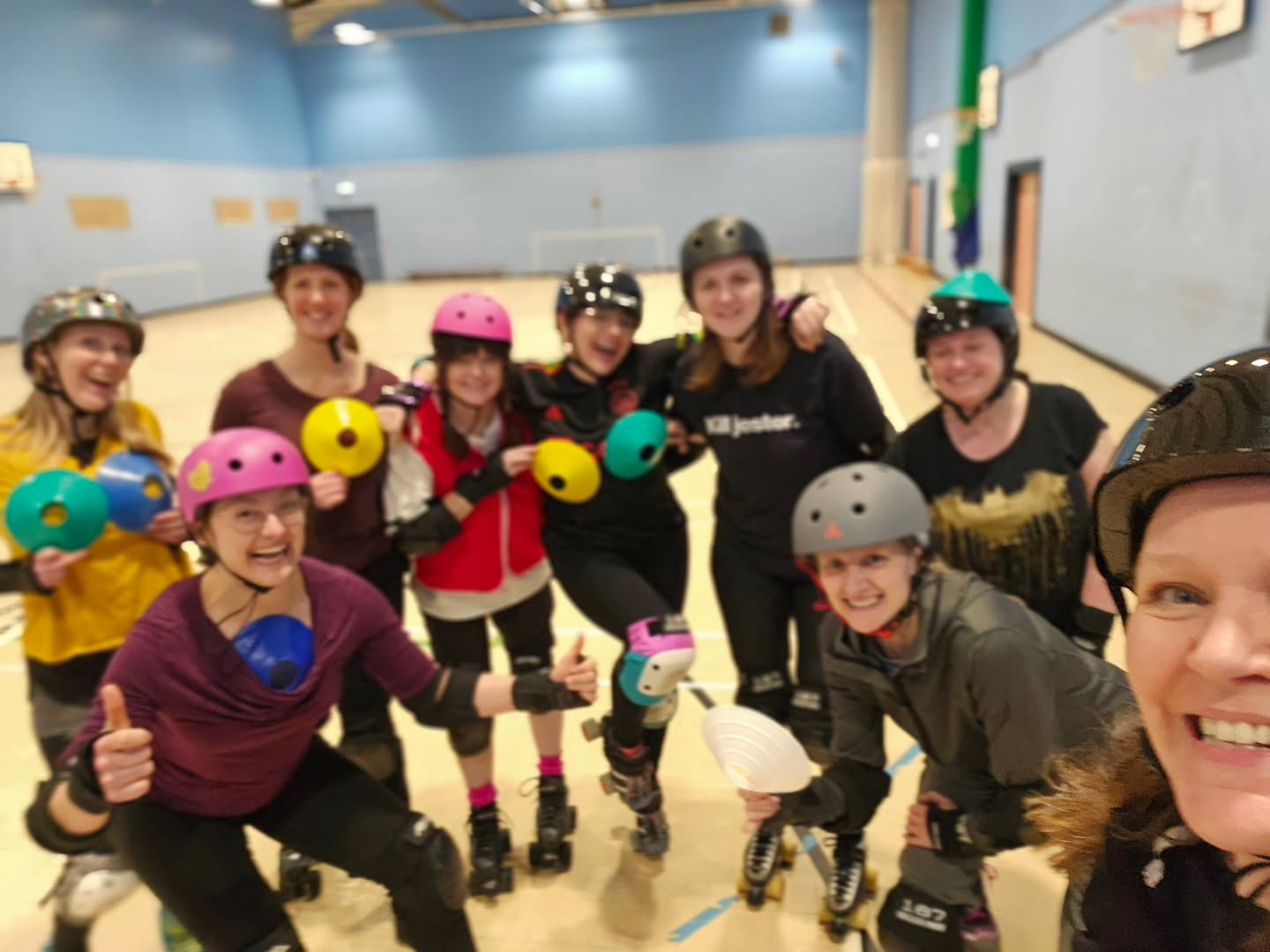 Tonight's session was a knee slide extravaganza!
I think we'll be feeling this one in the quads tomorrow!
Loads of competitive fun was had and the cones made an appearance!
This lot were great as always!
I love Thursdays ❤️
Apologies for the poor quality photo - not sure what happened there - grotty lens probably!
Join us next week why dontcha?
Www.skatefitness.co.uk to book your slot #skatefitness #fitnesscanbefun #teambeetroot #rollerskating #endurance