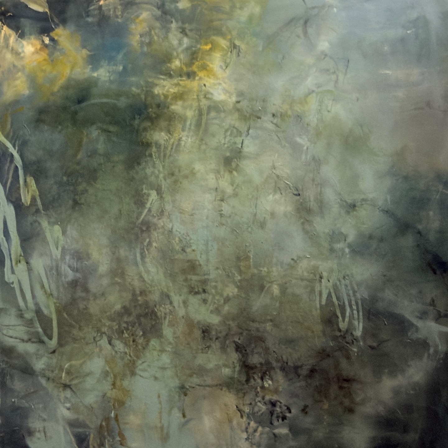 First day back after 3 weeks away from painting. I was really nervous to start. I have 3 big 100cms pieces ready for finishing touches with oil bars. I spent an hour ripping up clean cloths and faffing. I’m not sure if this needs more yellow but I will live with her for a bit.
#newwork
#abstraktekunst
#yellowandgreen
