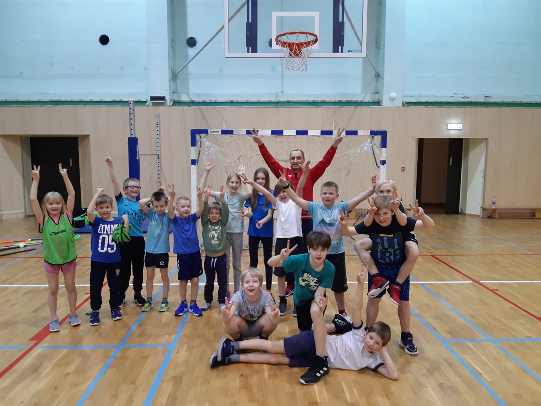 Kõik on oodatud homme avatud saalihoki treeningule
Padise Põhikooli spordihoones 30.09.2022 reedel 17:15-18:30 (sisenemine küljeuksest)
Külas meie külalistreener Igor Berjozkin, kelle trennid lastele väga meeldivad.