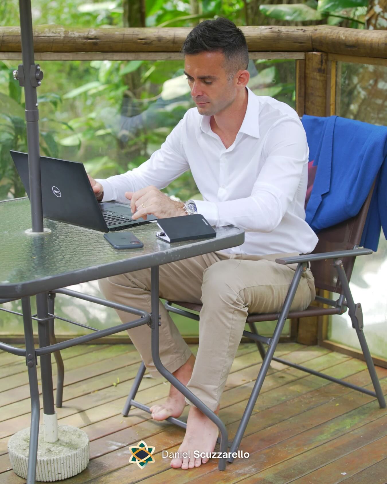 Em momentos difíceis, a forma de liderar pesa — e muito.
No meu trabalho, acompanho líderes e organizações justamente nesse ponto: quando a pressão aumenta, a indecisão paralisa e fica claro que não dá mais pra sustentar tudo no automático.
Consciência, empatia e estratégia não são opostos. São o que permite atravessar crises sem perder o rumo, nem as pessoas no caminho.
Talvez seja falta de espaço para olhar, pensar e decidir de outro lugar. Acesse meu site para mais informações (link na bio).
#mindset #lideranca #mentoria #breathwork #quantumflow