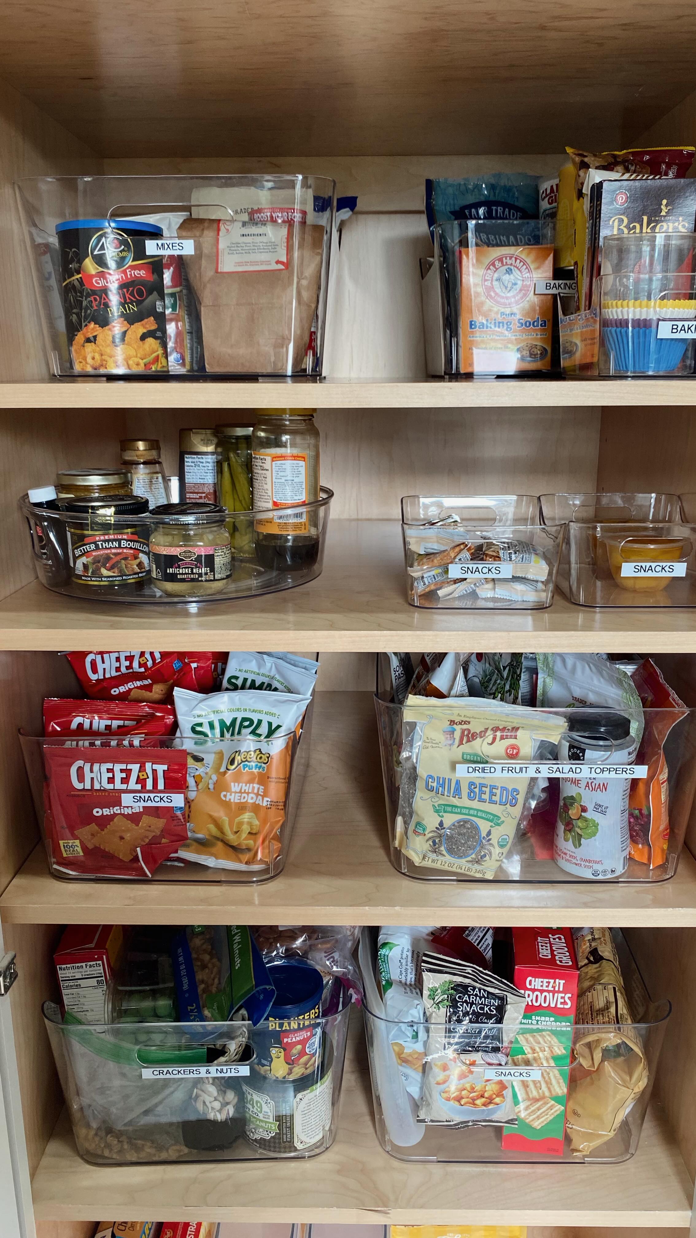 We helped this client organize their kitchen about a year ago — life gets busy and organization doesn’t stay perfect… and that’s OKAY! We came in to give them a quick refresh and get everything back into order! ✨😍