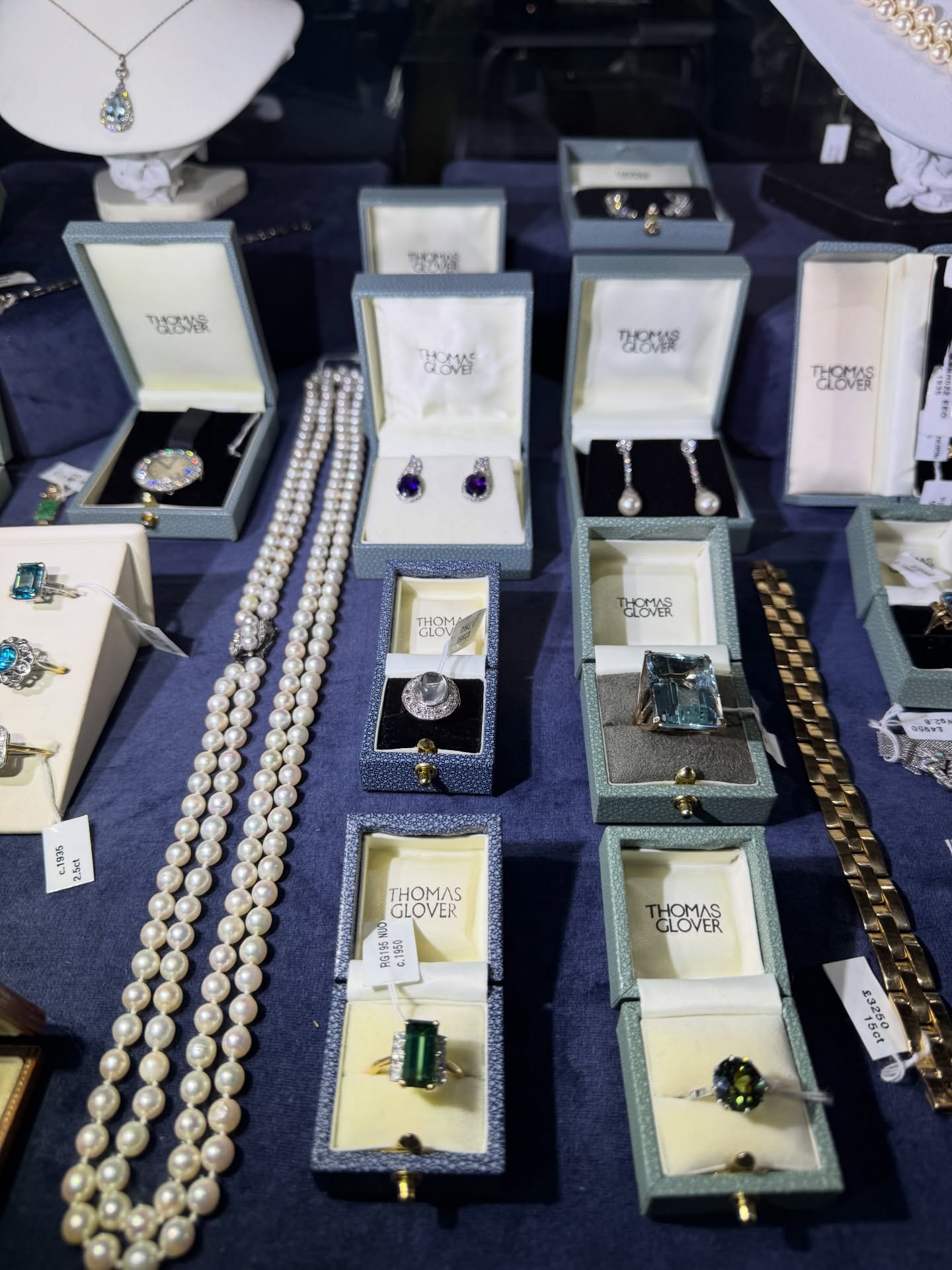 Images from the fabulous winter edition of the @decorativefair
We are here all week stand B29.
DM for free tickets
#decorativeantiques #antiquejewelryaddiction #antiquejewelry #vintagestyle #designinspiration