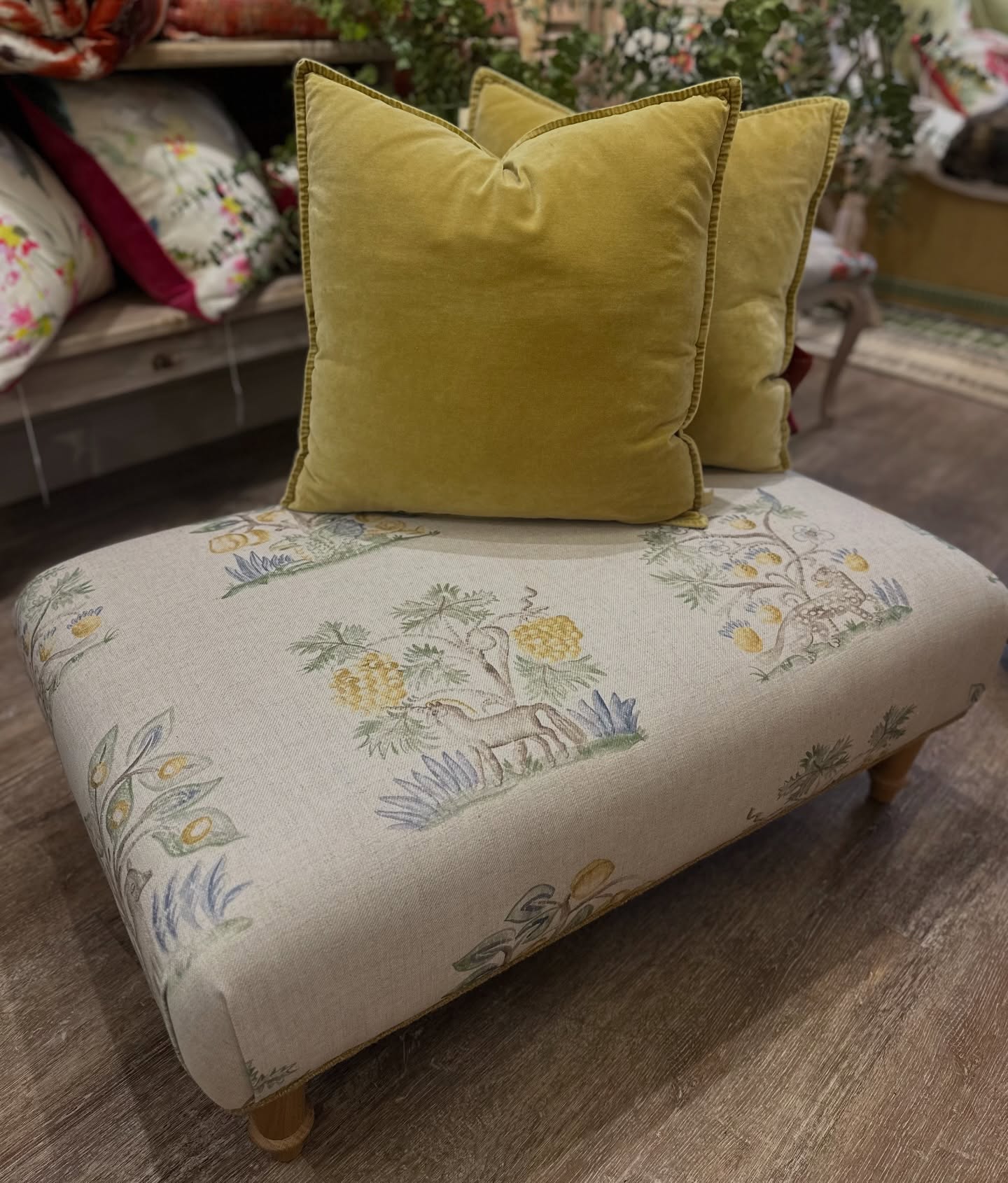 Our latest footstool has arrived from our workshop, handmade by us, this is upholstered in Hedgerow by Andrew Martin x Kit Kemp! We’re loving the pop of dusky yellow cushions with this too ~ don’t miss out… this fabric is no longer produced !! ✨
#petersilkofhelmsley #footstool #yellowtones #kitkemp #handmade #upholsteredstool #new #ottoman #helmsley #andrewmartin #bespokestyle #interiordecor #linen #interiorfurniture #cushions #interiordesign #upholstery
