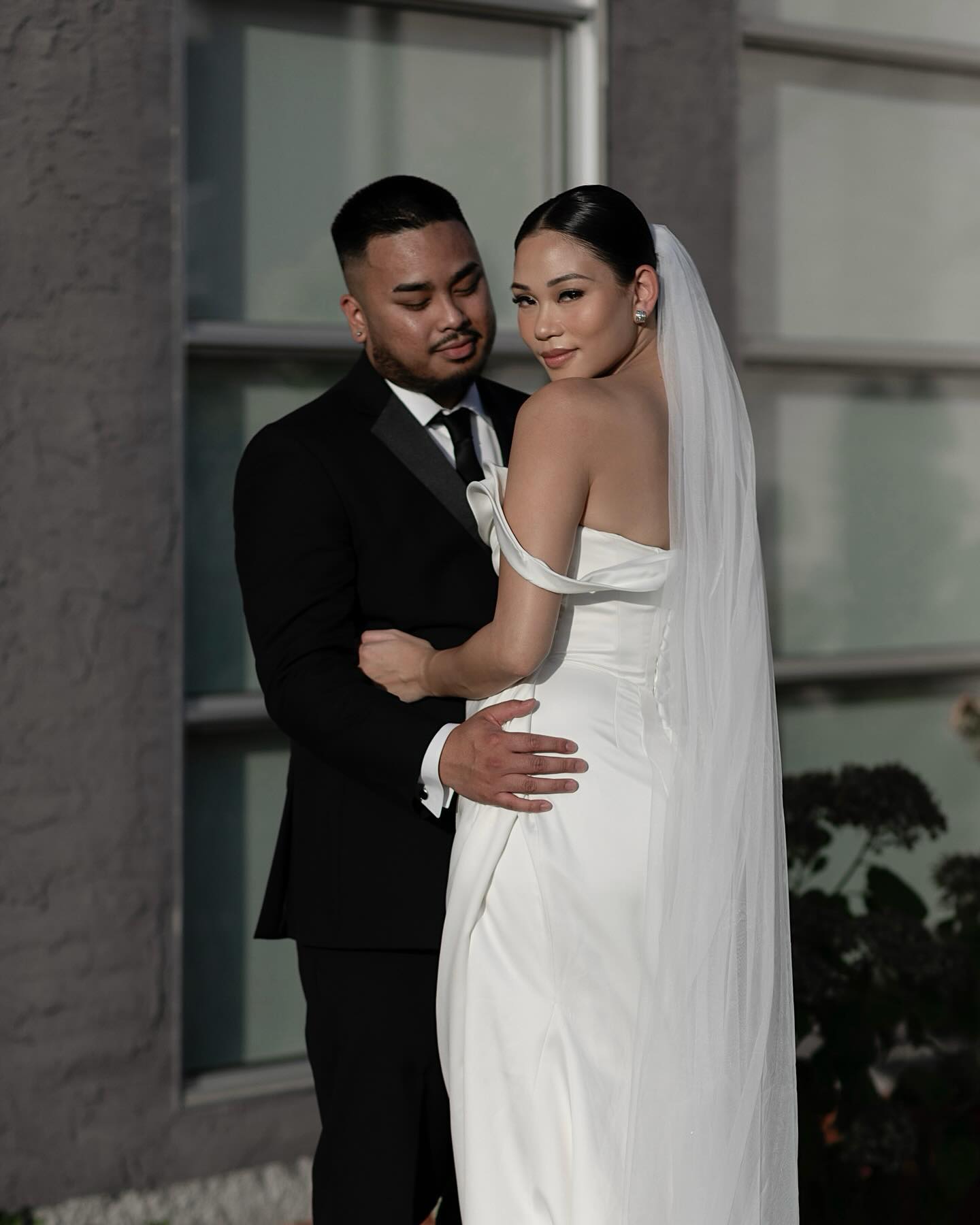 Hard launch. The Tuazon's 💍
@michael.and.melanie @jelartistry @hairby.olga @beautyby.to
