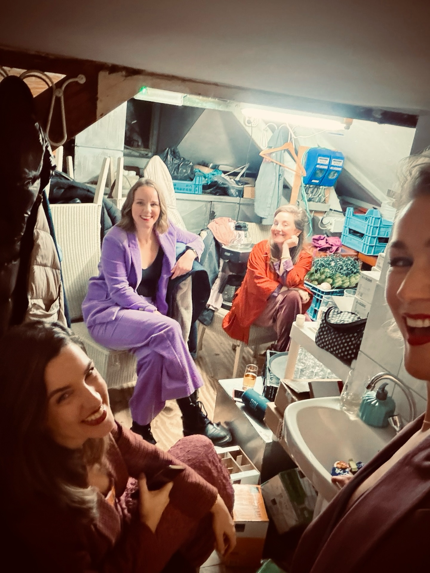 Ons glamour artiestenleven ✨
Eten was heerlijk @brasseriedekoepel 👌🏻
#gig #optreden #omkledenopzolder #zingen #boekons