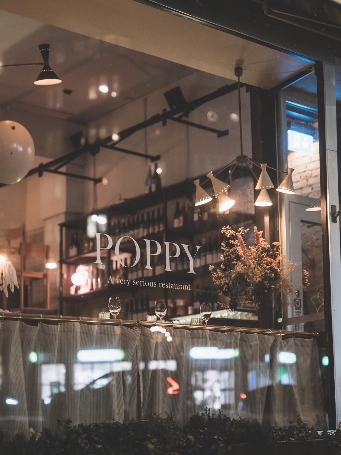 Vi öppnar nu upp bokningarna för en trerättersmeny onsdagar & torsdagar! De beryktade oxveckorna är här. Skit i vädret, stäng av Netflix, ta med någon du gillar & häng med oss istället.🍷