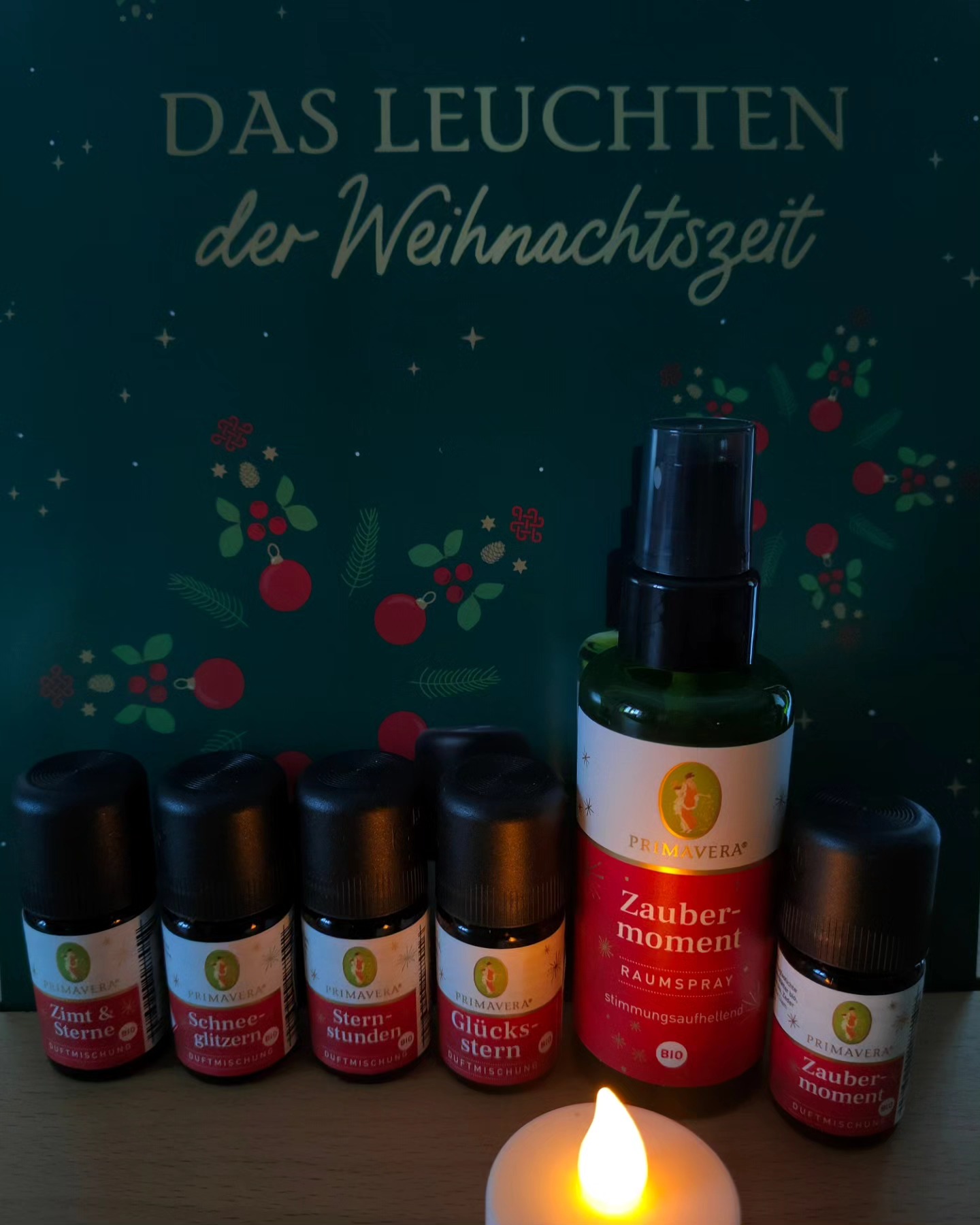 🎄 Feine Düfte 🎄
Es liegt Weihnachten in der Luft!
Nun ist diese wunderbare Zeit von Kerzenlicht, flauschigen Wollsocken und heissem Tee wieder da. Unsere herrlichen Winterdüfte von Primavera umrahmen diese Genussmomente und sorgen für stimmungsvolles, weihnachtliches Raumambiente.
Versüsse dir etwas die kalten Wintertage, schenke dir einen Moment zum Innehalten und verbringe schöne Sternstunden mit deinen Liebsten.🧡
Jeder Duft ist einzigartig. Komm vorbei und erschnuppere dir dein Lieblingsaroma.⭐
#winterduft #schneeglitzer #sternstunden #primavera #bazar_seewis