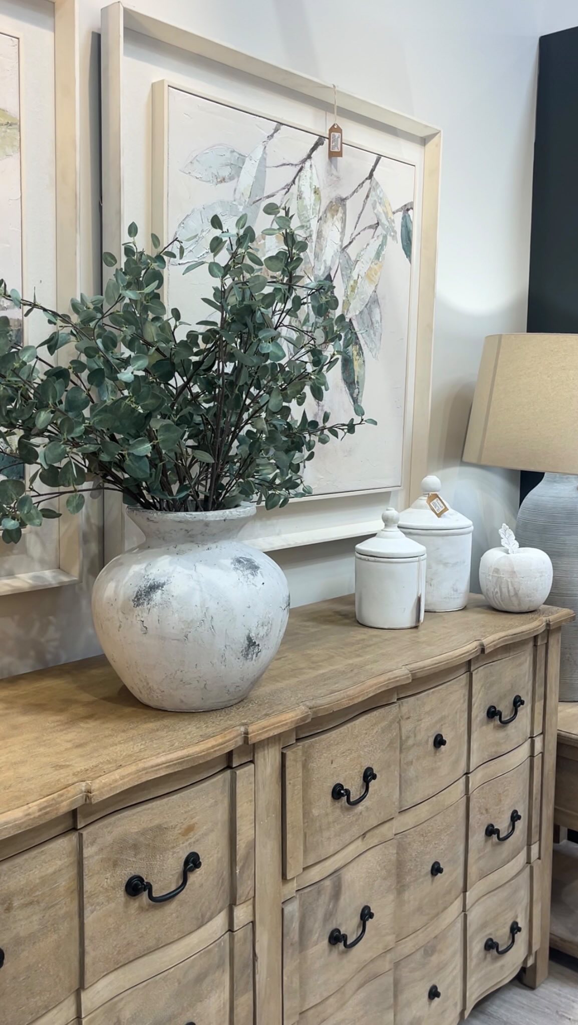 From furniture to décor and accessories, our collections focus on pieces made to last, easy to live with, simple to style, and designed to feel right long after the initial purchase 🏠
Shop the look | Available online 🛒