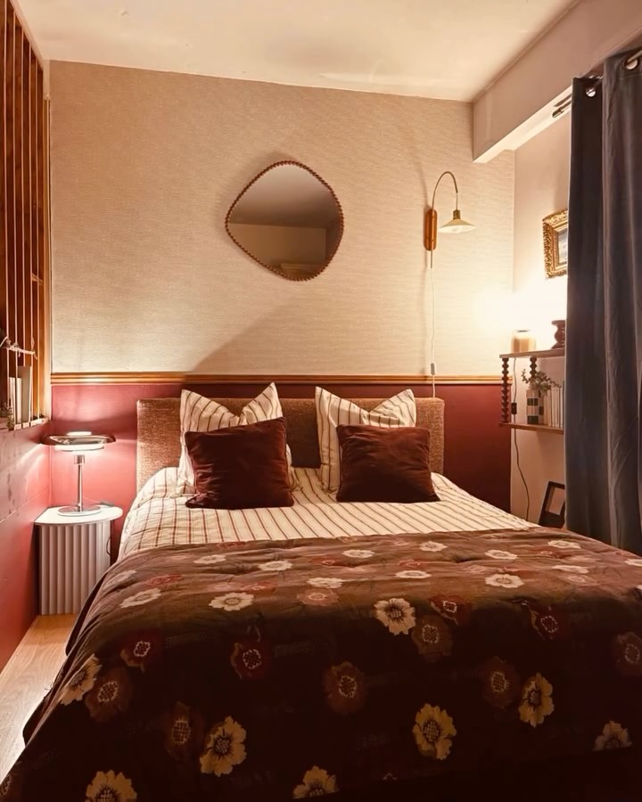 AVANT / APRÈS
Partage perso de ma chambre qui a subi quelques modifications ces derniers jours ☺️
Je voulais de la chaleur et un esprit cocooning. J'ai donc repeint le soubassement, customiser ma tête de lit, fait un DIY sur ma table de chevet, changé quelques éléments de décoration et le linge de lit et après quelques jours, voilà le résultat.
Vous en pensez quoi ? ☺️
#chambre #deco #diy #lingedelit #laredouteintérieurs #peinture #amenagementinterieur