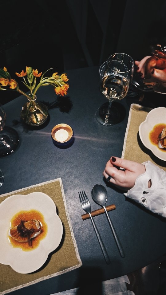 Bättre sent än aldrig.
Som tur är hann vi med ett besök på Adam / Albin innan de slår igen portarna.
Som sagt, en alldeles alldeles underbar kväll. Tur att det redan meddelats att de ska öppna nytt.