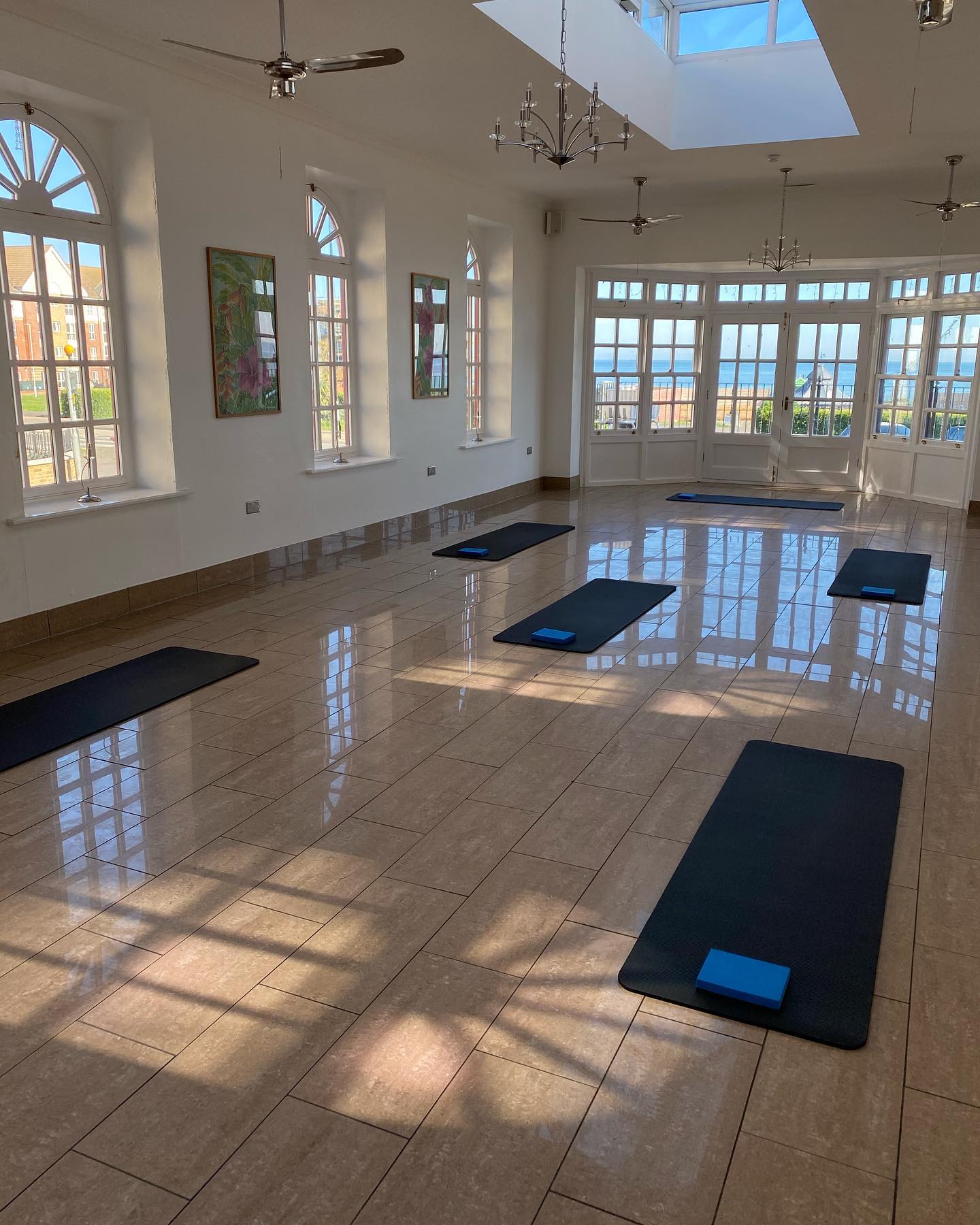 Our mat classes are starting to make a come back. We’re using the Orangery up at Smiths Court Hotel for space and airy-ness... and a sea view!!
Check out the booking site (link in bio) for times.
If you cannot see a time that works for you you, holla as we always have more classes coming.
See you on the mat