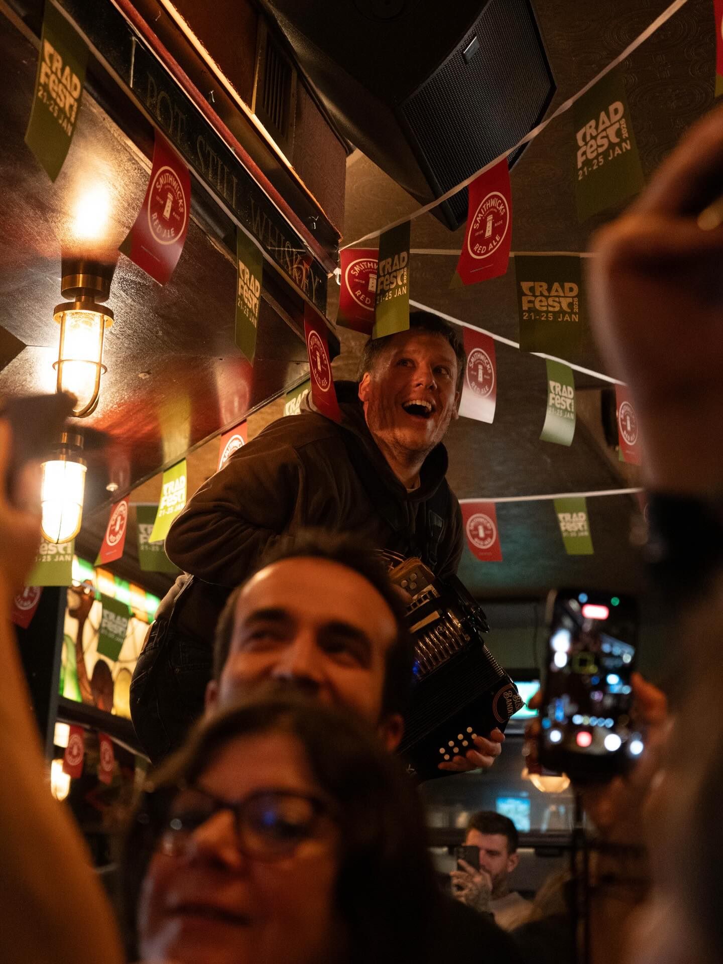 We go again one more time tomorrow — earlier kick off at 3pm in all venues 🔥
Sunday sesh, let’s be havin ⚡️
#TradFest #SmithwickSessions #WinterinDublin #TempleBar #Dublin