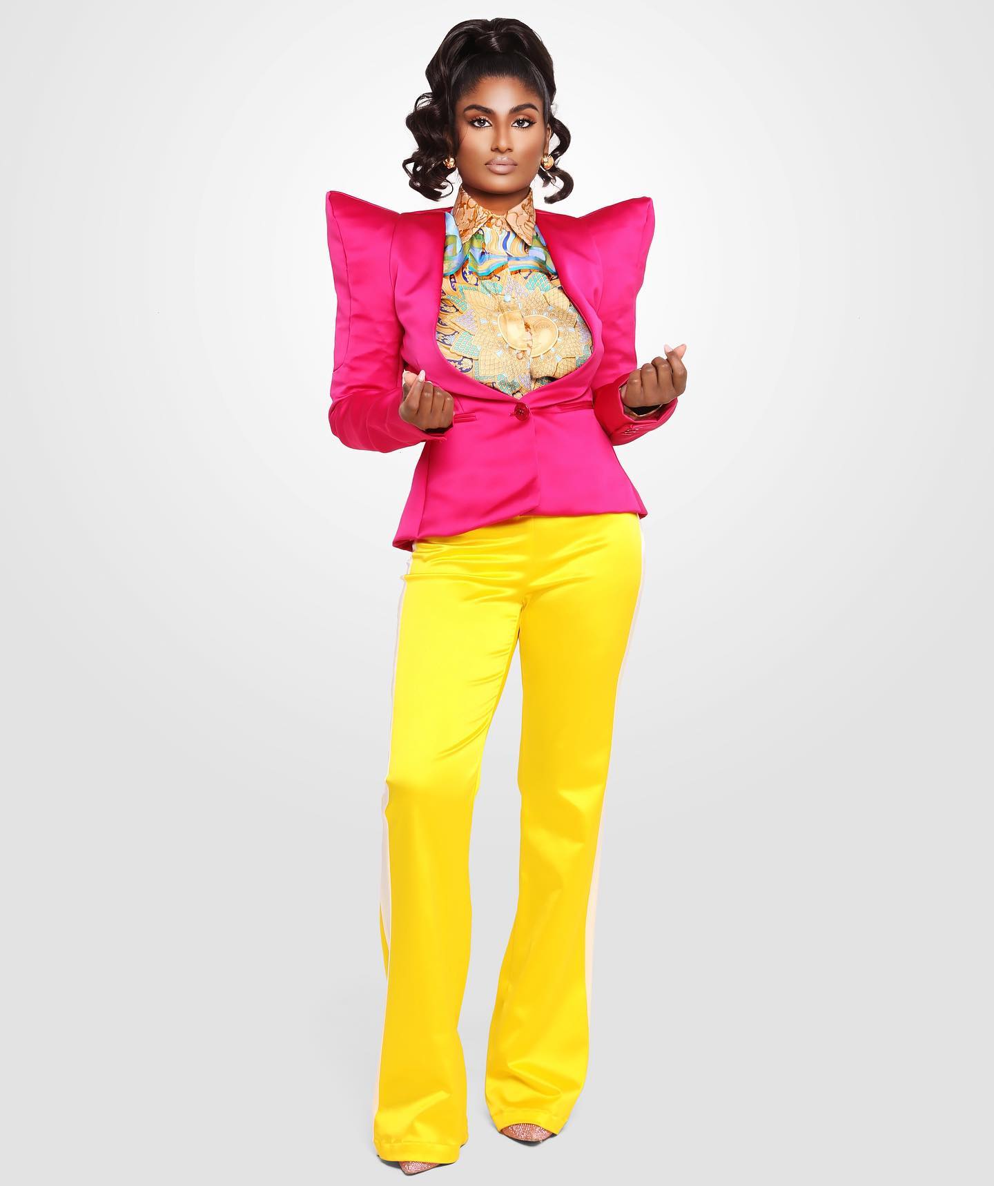 Vibrant Silks✨✨
#VCheLabel #Fashion #Style