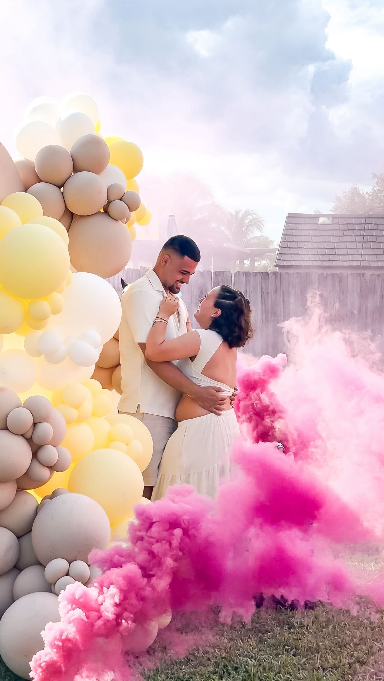 A princess is coming for this family.😍 We are happy and excited for this family and their baby girl.🎀🎉
.
.
.
#genderreveal #genderrevealmiami #revelaciondesexo #charevelacao #powderblasters