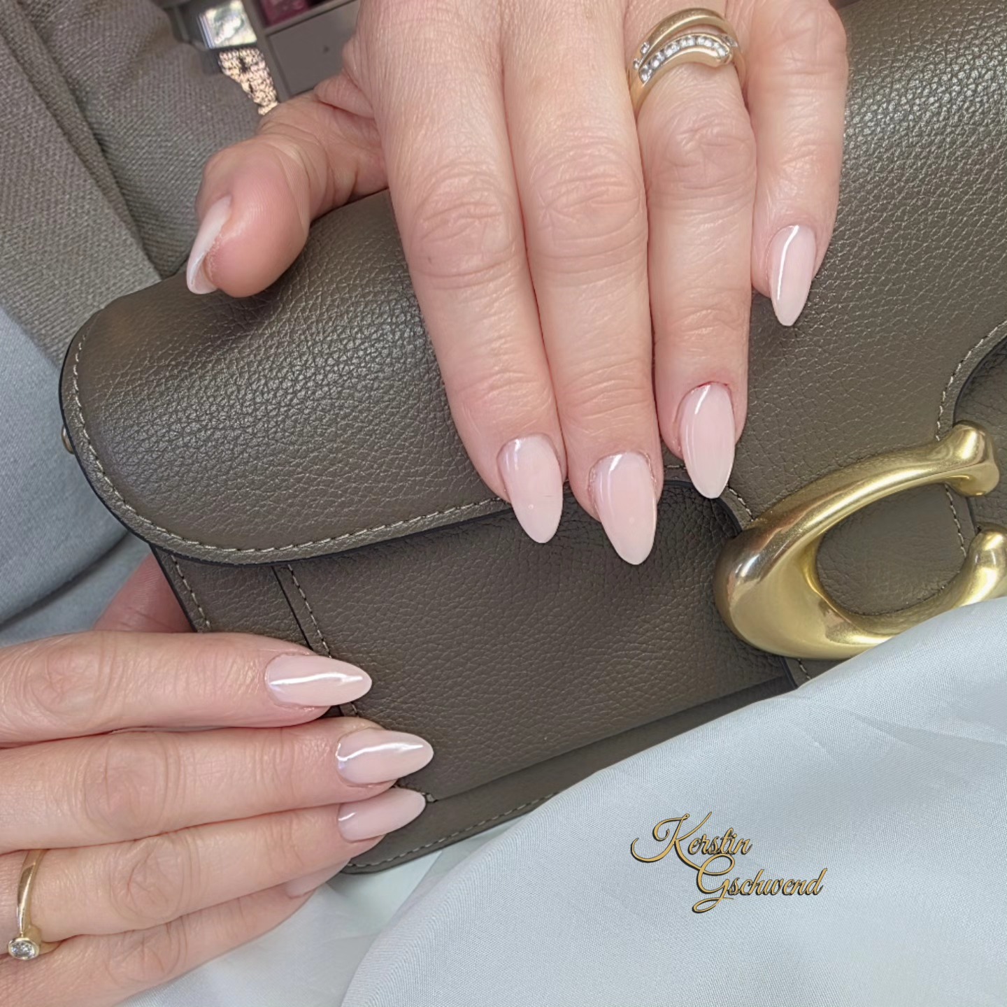 Nägel die nicht nur schön aussehen, sondern Alltag & Eleganz vereinen.
Der Vorteil:
• Zeitersparnis
• Gepflegtes Auftreten ohne Aufwand
• Hochwertig, langlebige Ergebnisse
• Persönliches Service in einem exklusiven Ambiente
●Jetzt Termin sichern - begrenzte Plätze für Neukundinnen
www.kerstingschwend.ch
#nailstudiokonolfingen #kerstingschwend #konolfingen #bernbeauty #nailstudioch #nailcare #nailcouture #naildesign #elegantennägel #gelnails #nailartist #nailpolish # bernnägel