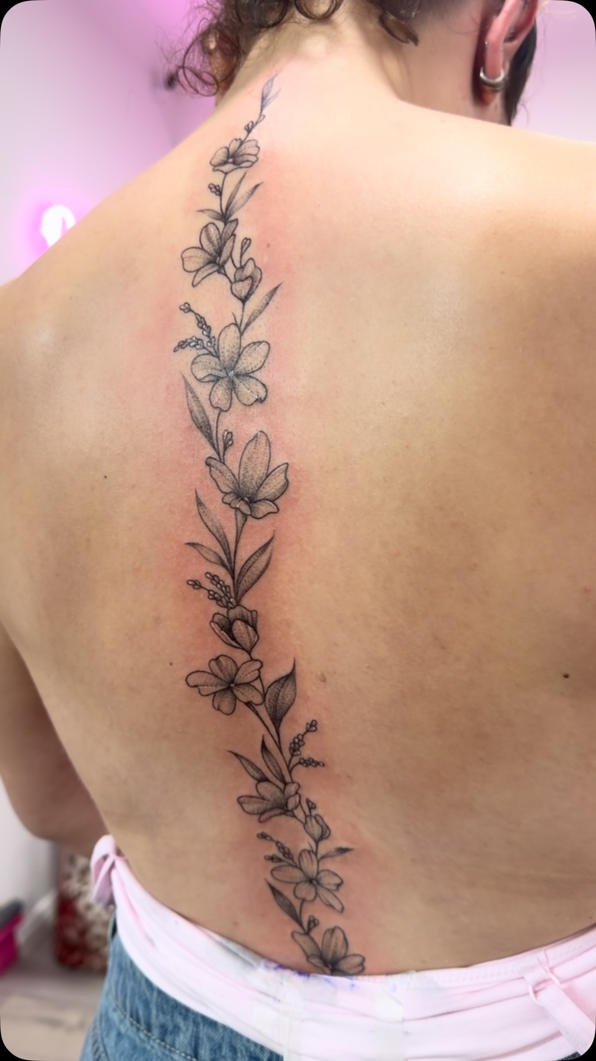 Gorgeous spine tattoo 🩷
.
.
.
.
.
.
#floral #flowers #delicatetattoo #floraltattoo #spinetattoo
#tattoo #tattoos #stowmarket #ink #inked #getinked #girlswhotattoo #tattooist #art #femaletattooist #gettattooed #prettyinink #Suffolk #girlswithtattoos #tatts #lgbtsafespace #dowhatyoulove #follow #femalerun #safespace #tattoosarecoolandyouknowit