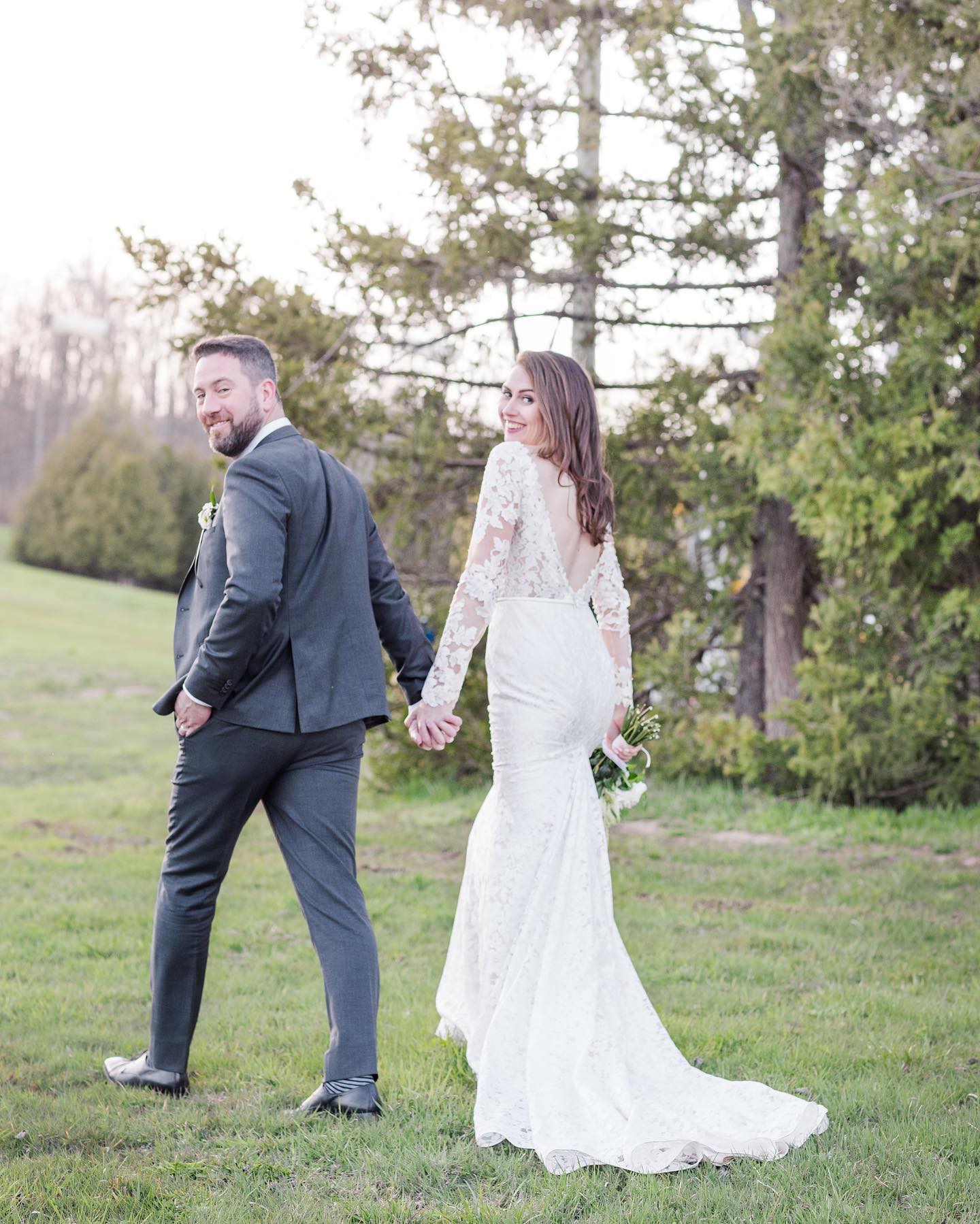1 + a lifetime ahead. ♥️
#happyanniversary #1year #weddingday #amandajeromeevents #weddings #beavervalleyskiclub #bride #groom #skiclubwedding #maywedding #goldenhour
📸: @_coatesphotography_