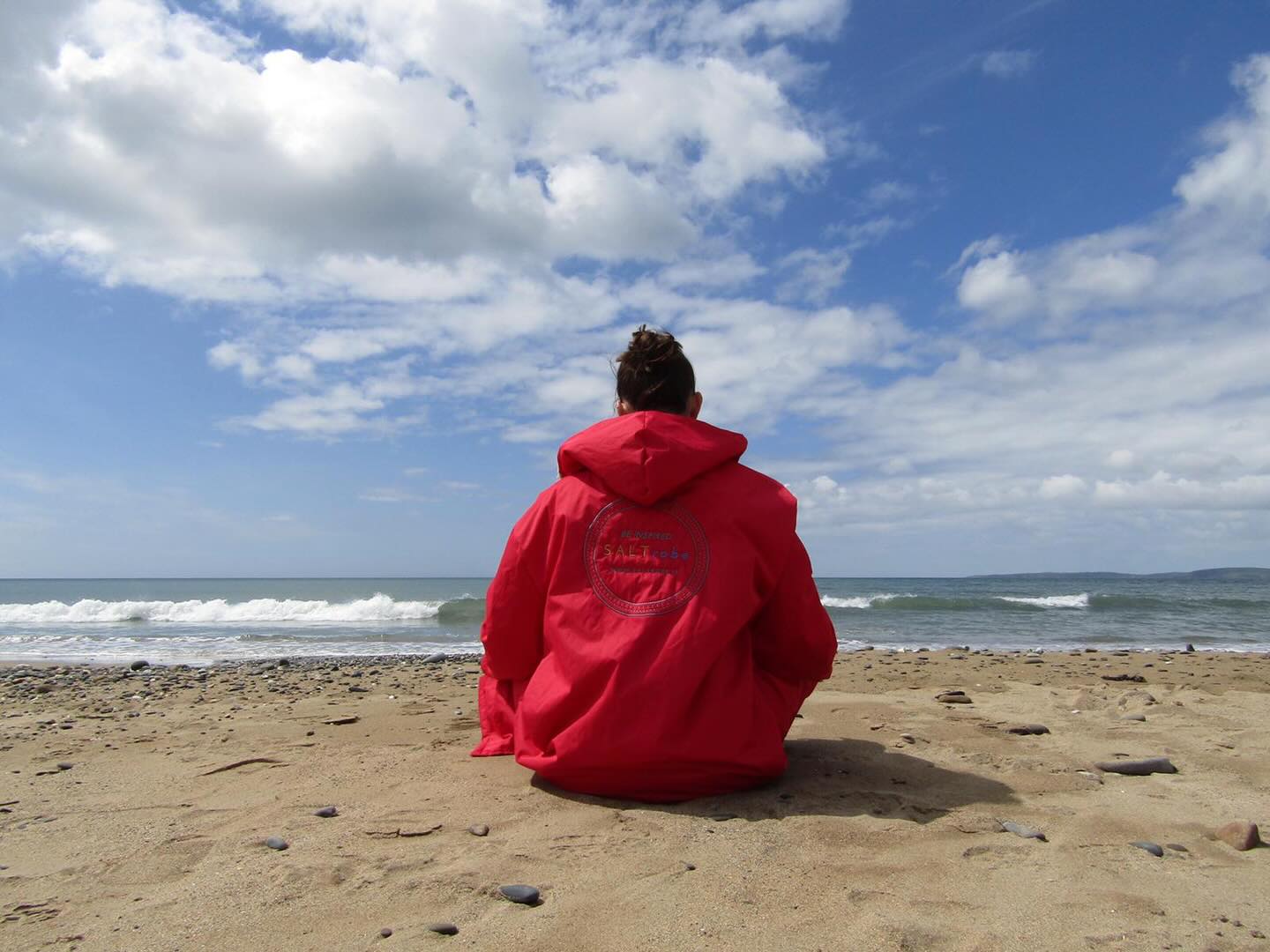 Made for the elements, designed for the
planet! 🌍
Our SaltRobes are crafted from consumer
recycled materials, and finished to be waterproof & windproof! ♻️
Built for wild dips, long walks, camping trips and everything in between! 🌊
Each robe is expertly designed & embroidered in Cork with custom embroidery available! ✨
