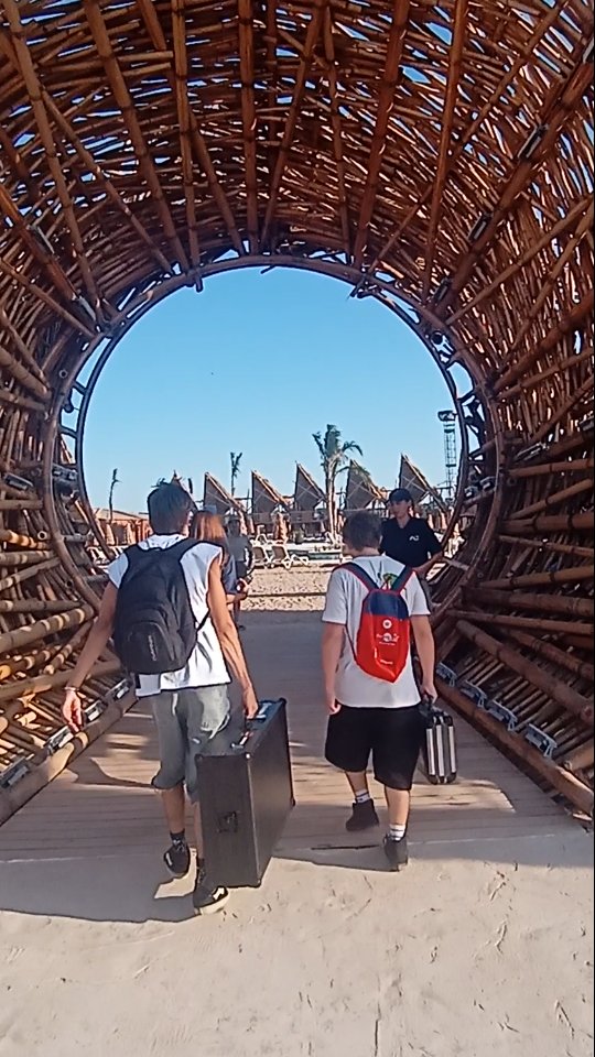 ¡Qué bomba la fecha de hoy! 💣🎶
Matías Hidalgo e Ignacio Ramos la rompieron toda en Infinito Water Park. Una presentación impecable representando el sonido y la calidad de Academia Orbital. Orgullosos de ver a nuestros DJs en acción y haciendo vibrar la pista. 🙌
¡Esto recién empieza! 🚀
📍 Infinito Water Park
@infinitowaterpark
🎧 @matiashidalgo.dj @iignacioramos_