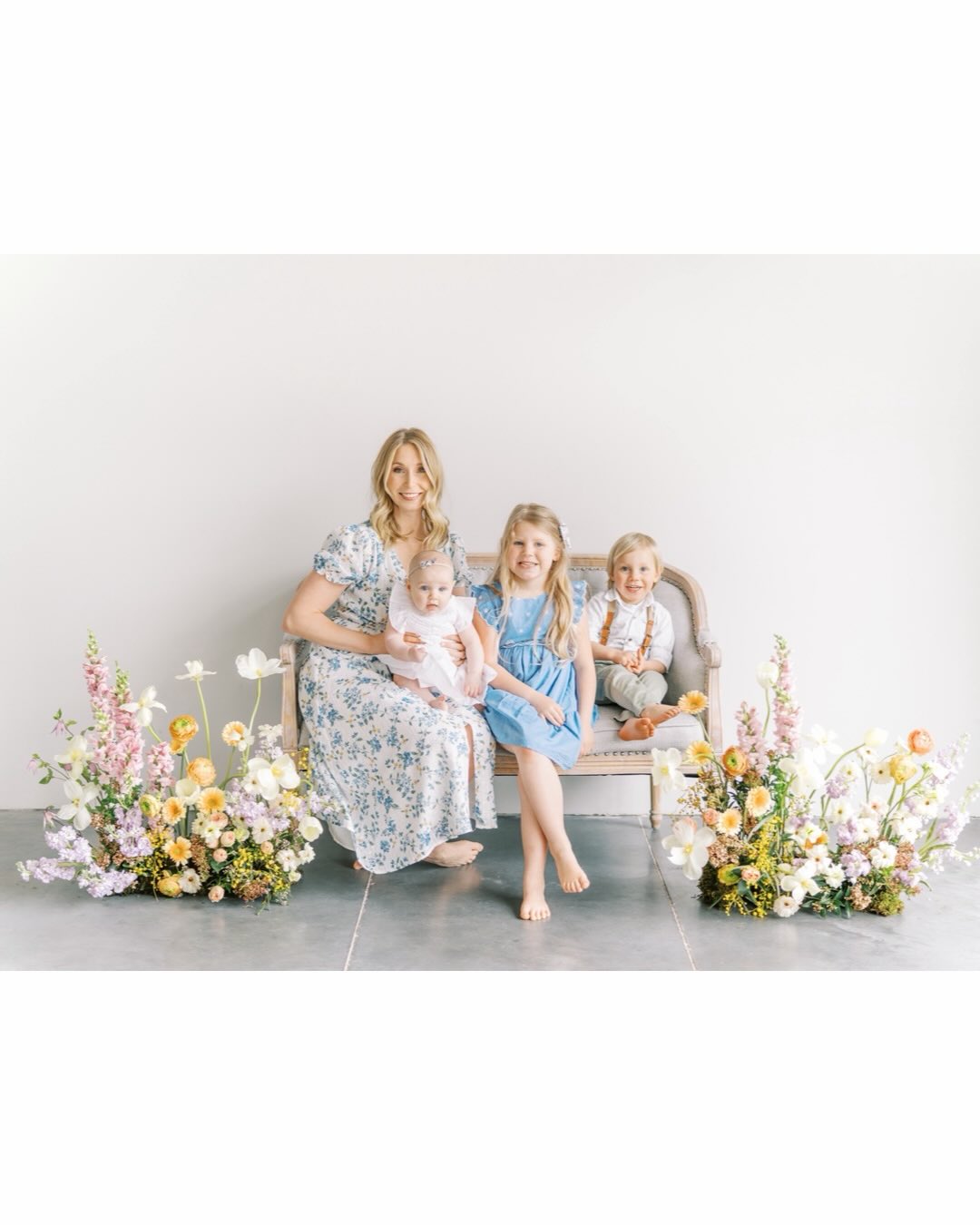 ✨The Motherhood Event registration goes live tomorrow at 8 am!✨
Celebrate motherhood with timeless, heartfelt portraits of you and your little ones! These mini sessions make a perfect Mother’s Day gift with photos delivered before Mother’s Day!
Sign up for our newsletter (link in bio) to get the registration link sent to your email tomorrow! 🌷
#greenbaymotherhoodphotographer #greenbayfamilyphotographer #motherhoodminis #motherhoodevent #mothersday