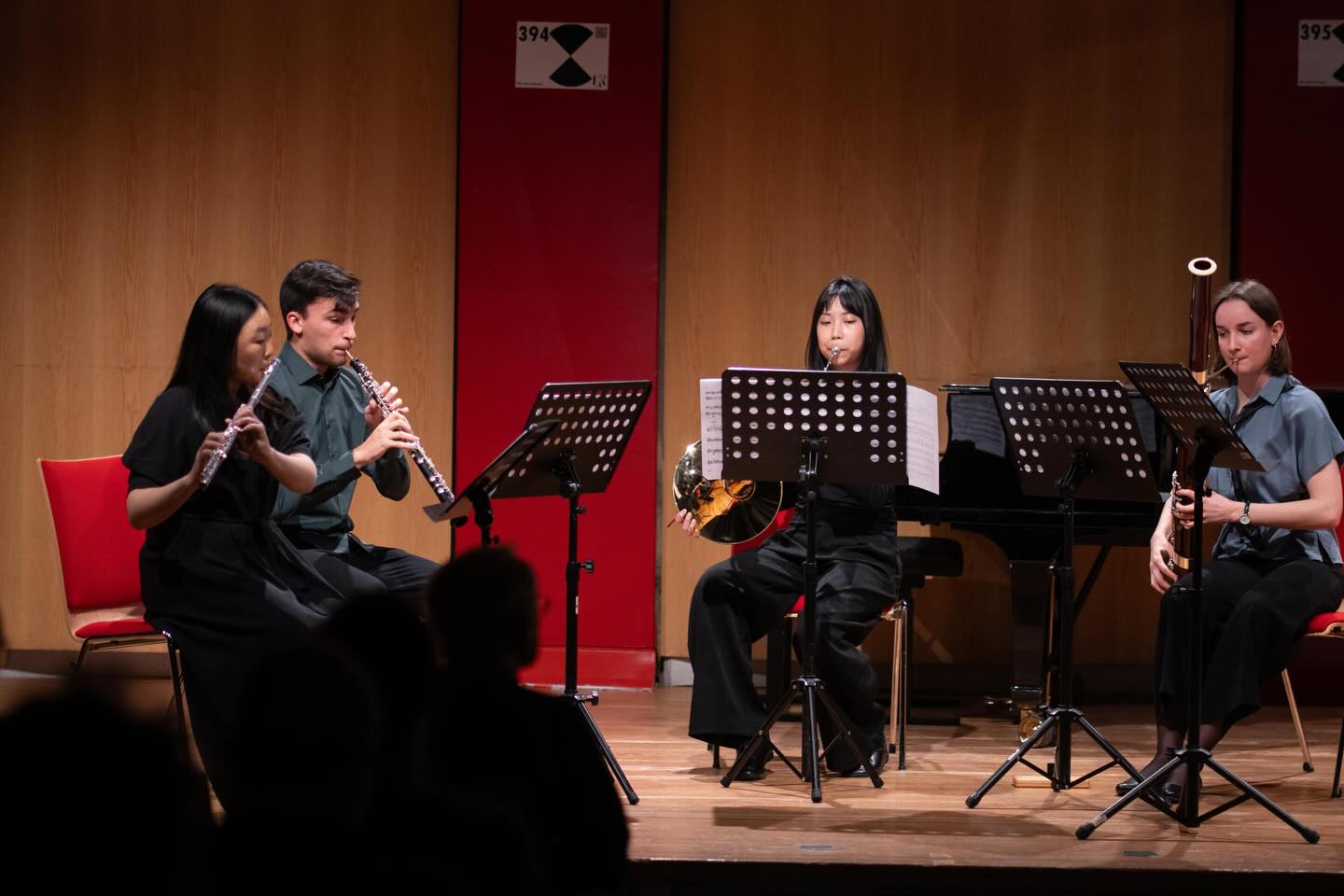 Breaking out Barber’s Summer Music for Wind Quintet in the dead of German winter.❄️ The irony is delicious (and so are the all melodies). All jokes aside it’s been a privilege working with the beautiful people in my quintet and trio. The opportunity to play with these musicians motivates me to keep going into the Übehaus everyday! 🫶
@afonsomarques.oboe
@ying.wu____
@a_luise_d
#kammermusik #quintet #trio #chambermusic #classicalmusic