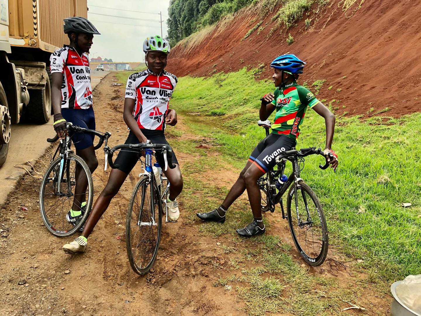 Bike to work
bike to play
bike tomorrow
bike today!
.
.
.
.
#sossisoya #safarisimbaz #bicycleschangelives #greattogether