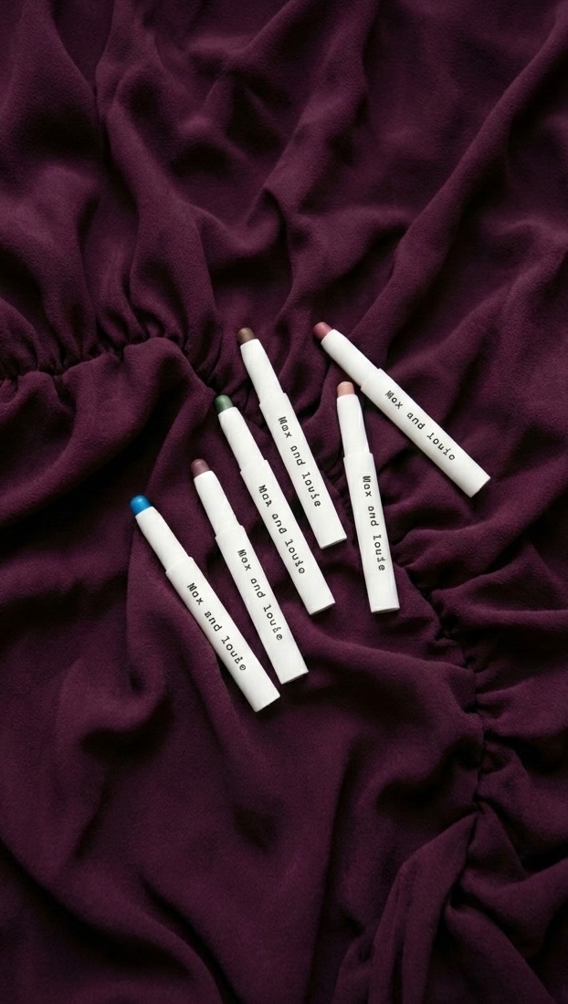 Psssst… eye makeup doesn’t need to be hard 👀
Shadow Sticks = swipe, blend, done. Creamy, highly pigmented colour that actually lasts, doesn’t crease, and works whether you’ve got five minutes or fifty seconds!!! Fingers or brush ~ both welcome!
Available in 13 shades, including our matte favourites: Bare, Midnight, Taupe, Expresso & Plum 🤍
Soft and simple or a little more drama, they are made to move with you, not melt off by lunchtime 🫠🫠
Not sure which shade’s your vibe? DM us a selfie and Nat will help you pick 💌
Watch Nat run through how she uses them and steal the routine for yourself!
Shade recommendations by eye colour ..
Brown ~ Siren, Bronzed, Pinot, Aquarius, Smoked .
Green ~ Bronzed, Plum, Expresso, Smoked, Pinot
Hazel ~ Jungle, Plum, Bronzed, Smoked
Blue~ Bronzed , Bare , Taupe, Siren, Pinot .
Everyone suits “ Champagne “