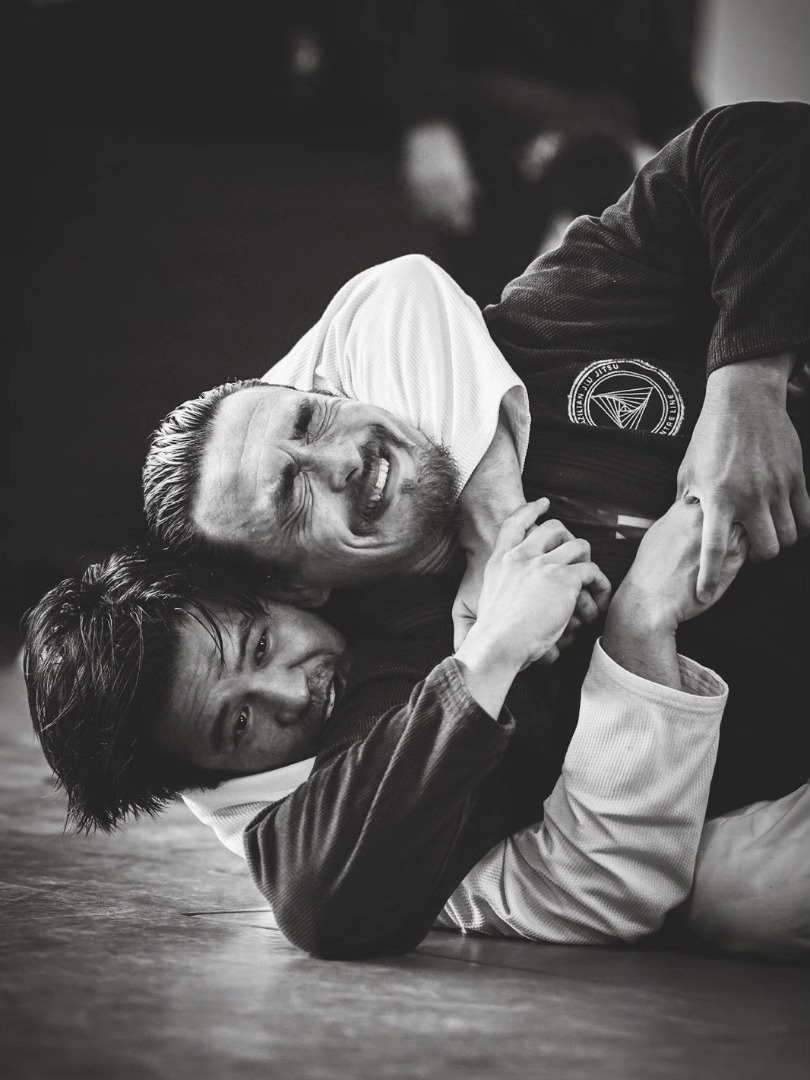 @jego.christopher & @niall_mccavana always have a blast training together. We all need at least one BFF with us on the mats! 🇵🇭 warriors for sure
#mauriciogomeslegacy #centrelinejiujitsu #centrelinebjj #worthingmartialarts