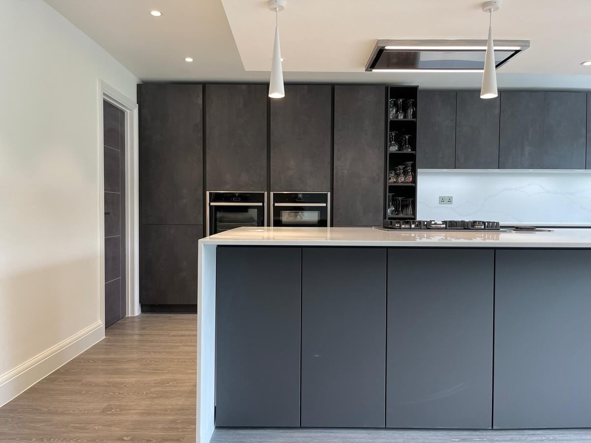 Where details matter.
German engineering at its finest. Dark tones and clean geometry give the space a modern, architectural presence.
SOHO Developments | High-end builds & Refurbishments