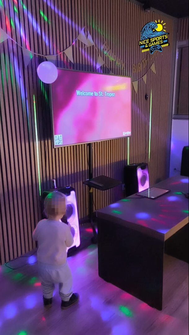 Le karaoké pour les petits comme les grands 😍
#karaoke
#villedenice
#salledejeux