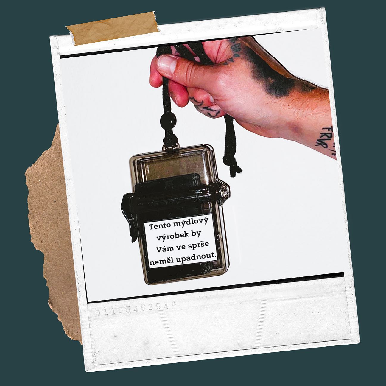 🎄Tyhle Vánoce máme na prodej STMNT tuhé mýdlo!
Funguje nejenom na tělo, ale skvěle i na vlasy.
Navíc tu máme pár těhle praktických krabiček, které z něj dělají MÝDLO BEZPEČNÉ! 😉😂
Přidělejte si ho na tašku do posilky, nebo ho pověste na sprchu a my garantujeme, že Vám jentak neupadne 😉